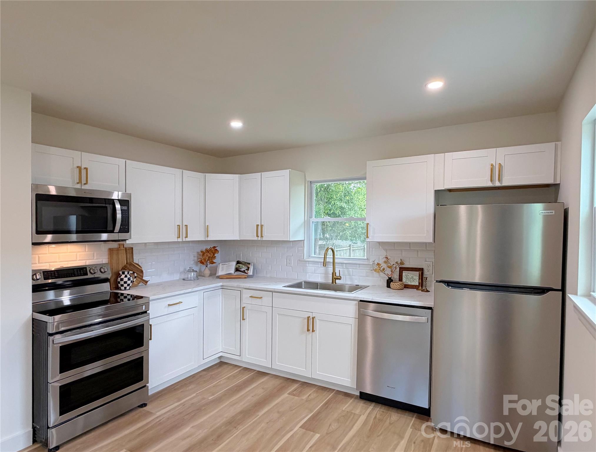 108 Willow Lake Road Property Photo 3
