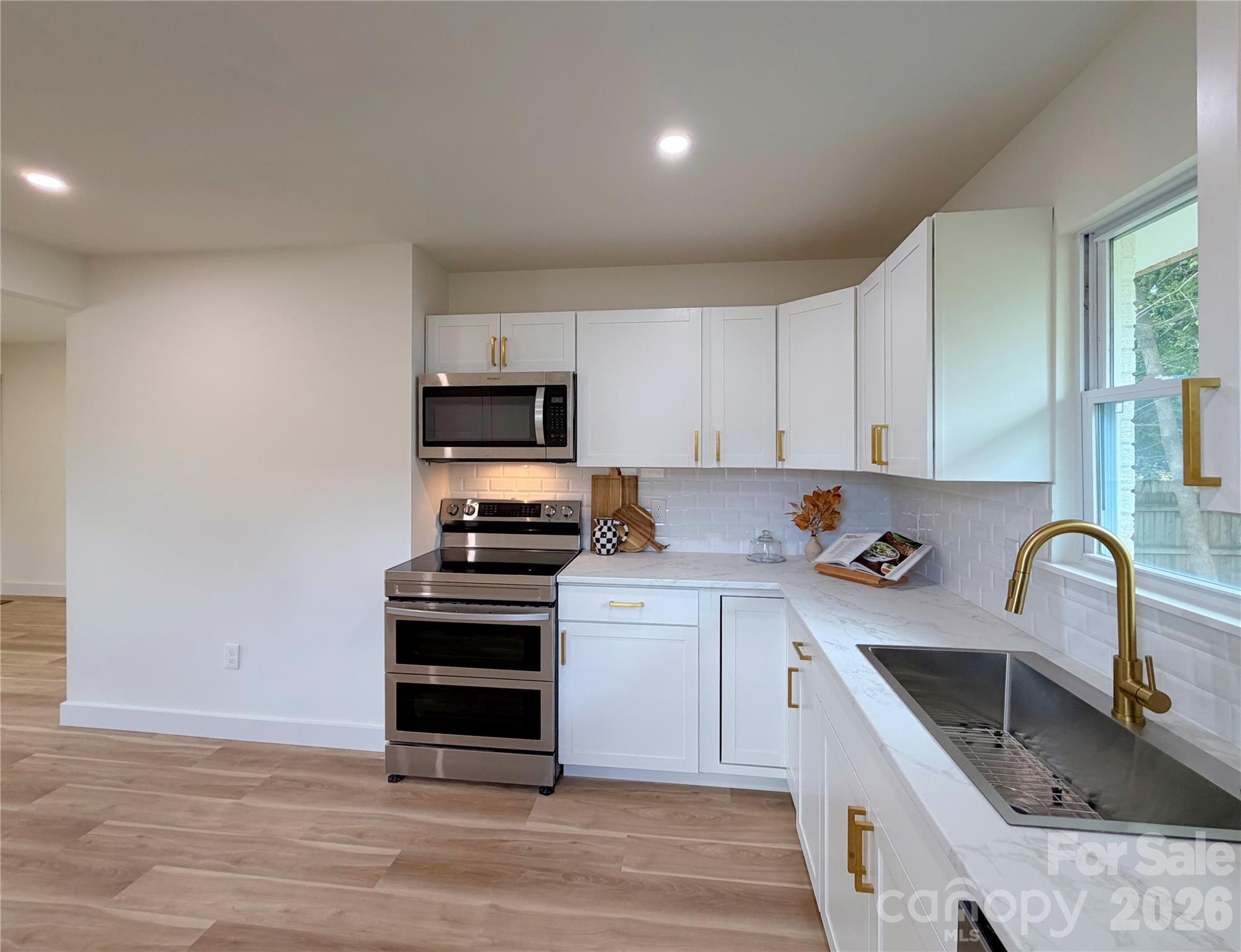 108 Willow Lake Road Property Photo 4