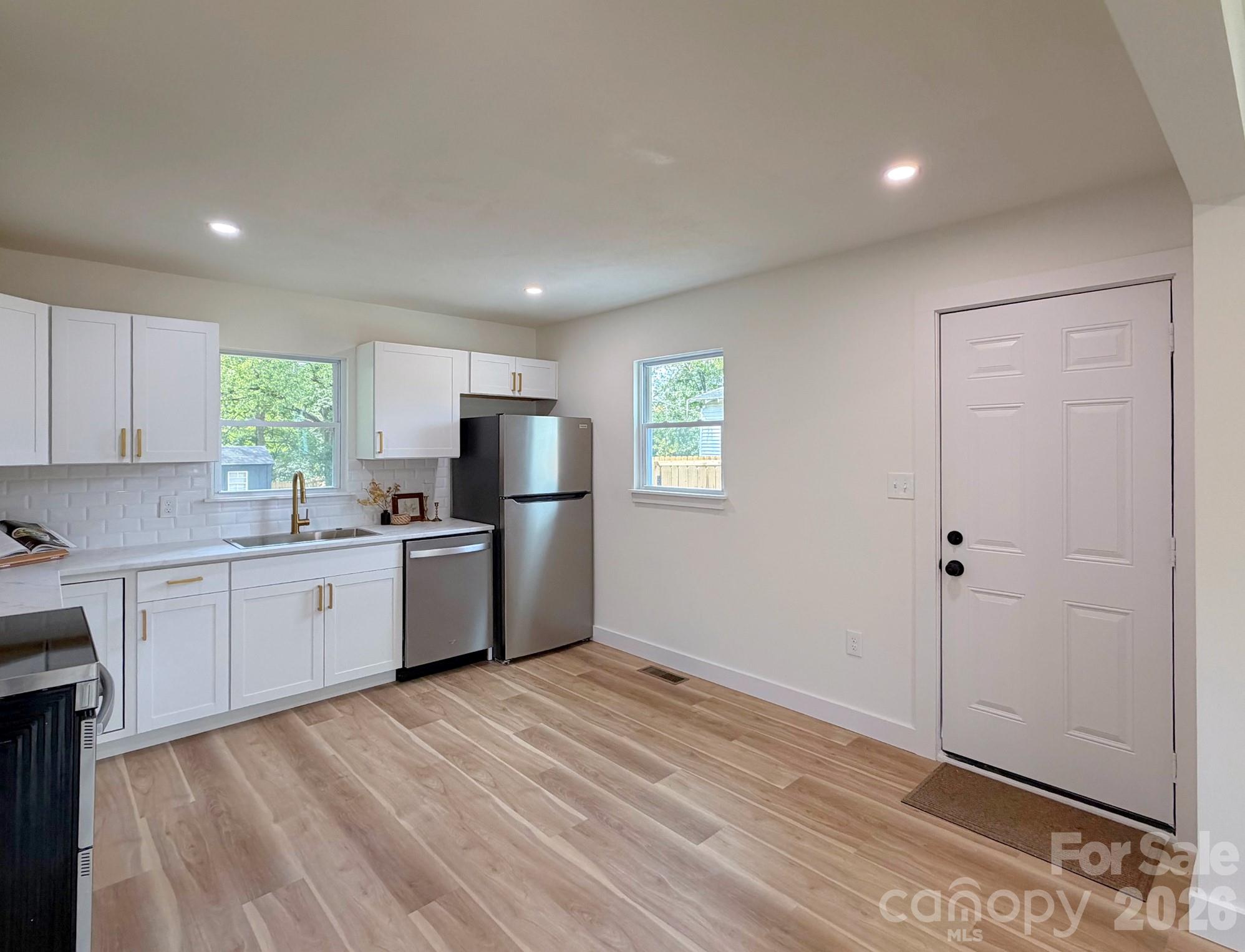 108 Willow Lake Road Property Photo 10