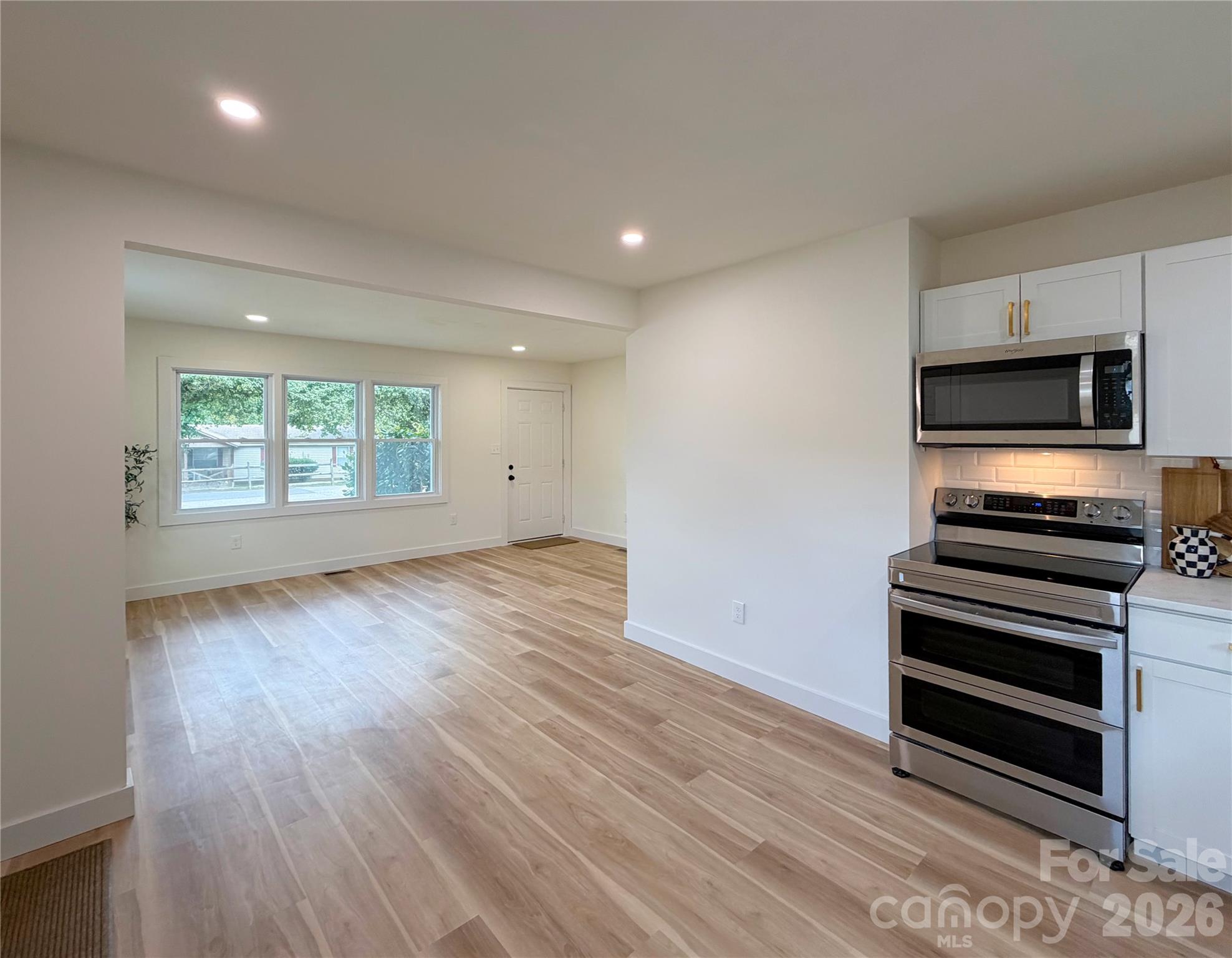 108 Willow Lake Road Property Photo 11