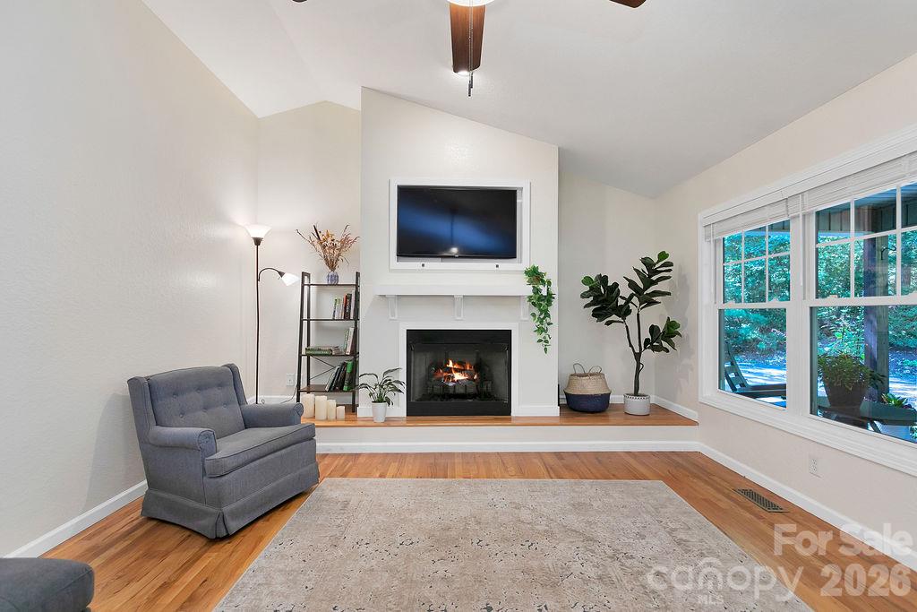 125 Rollins Place Road Property Photo 4