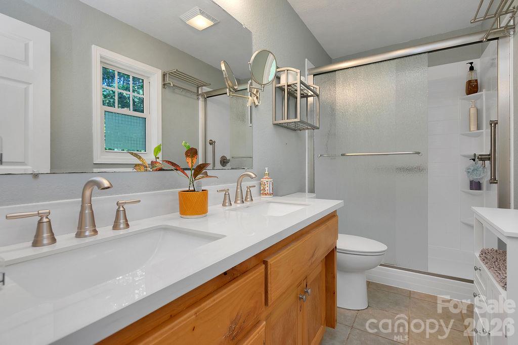 125 Rollins Place Road Property Photo 10