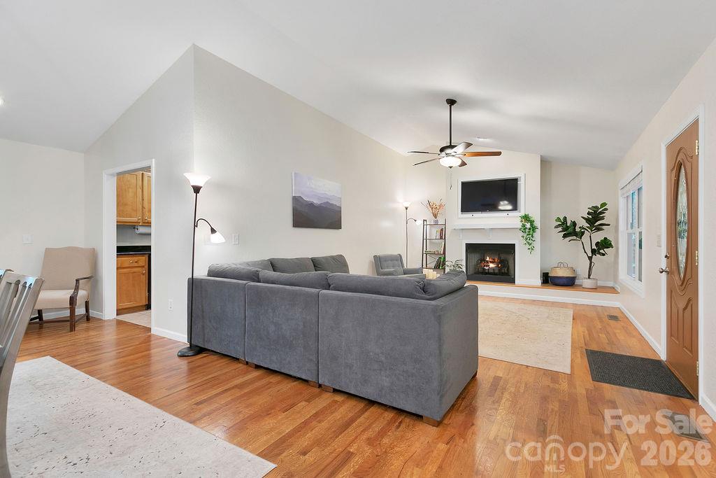 125 Rollins Place Road Property Photo 17