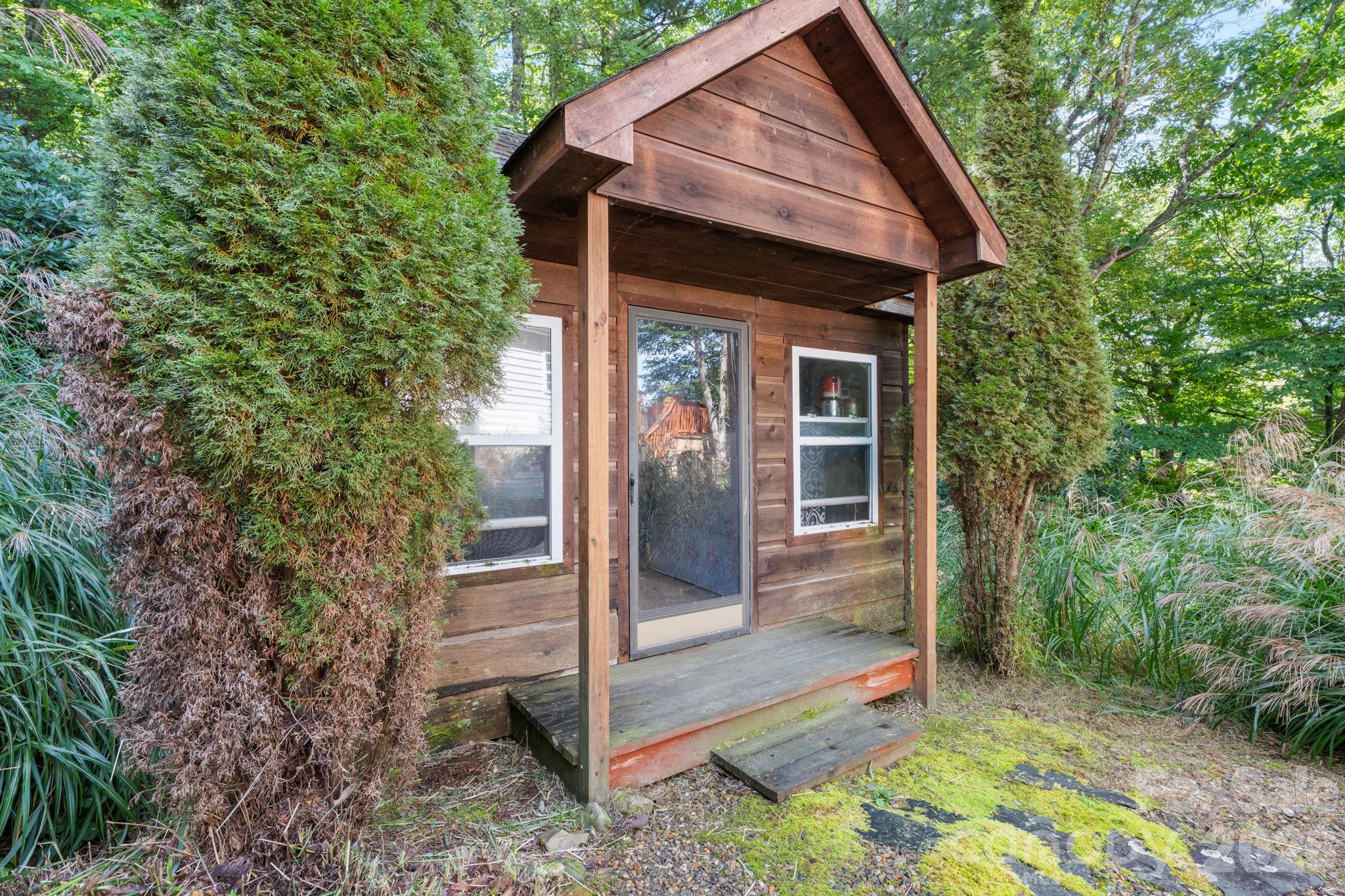 1056 Old Hampton Road Property Photo 7