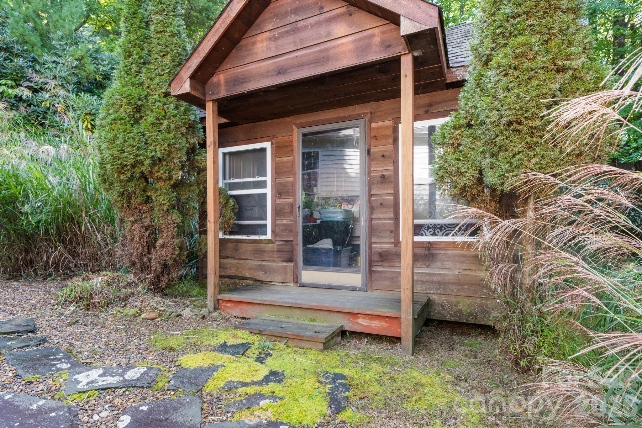 1056 Old Hampton Road Property Photo 8