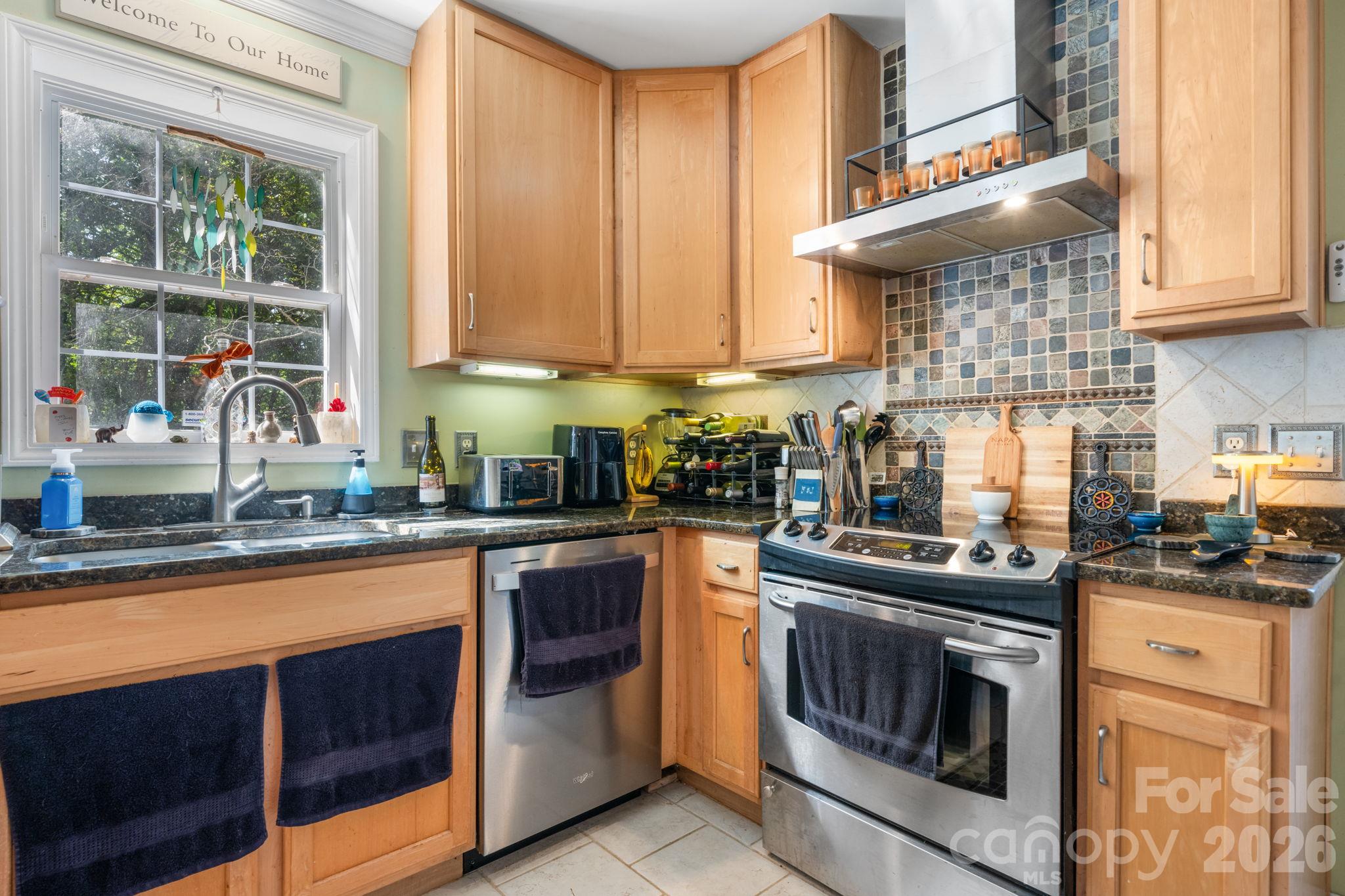 1056 Old Hampton Road Property Photo 17