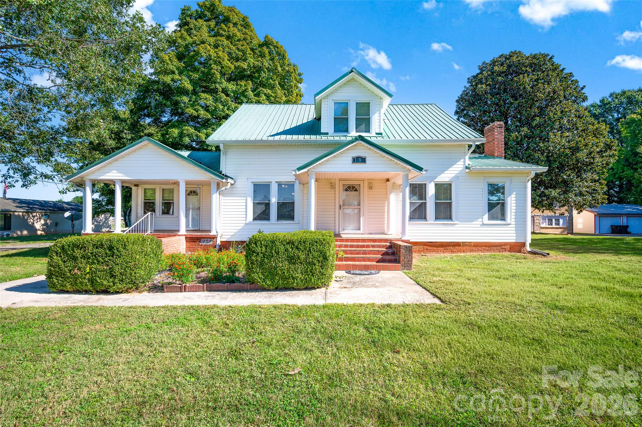 1892 W Memorial Highway Property Photo 1