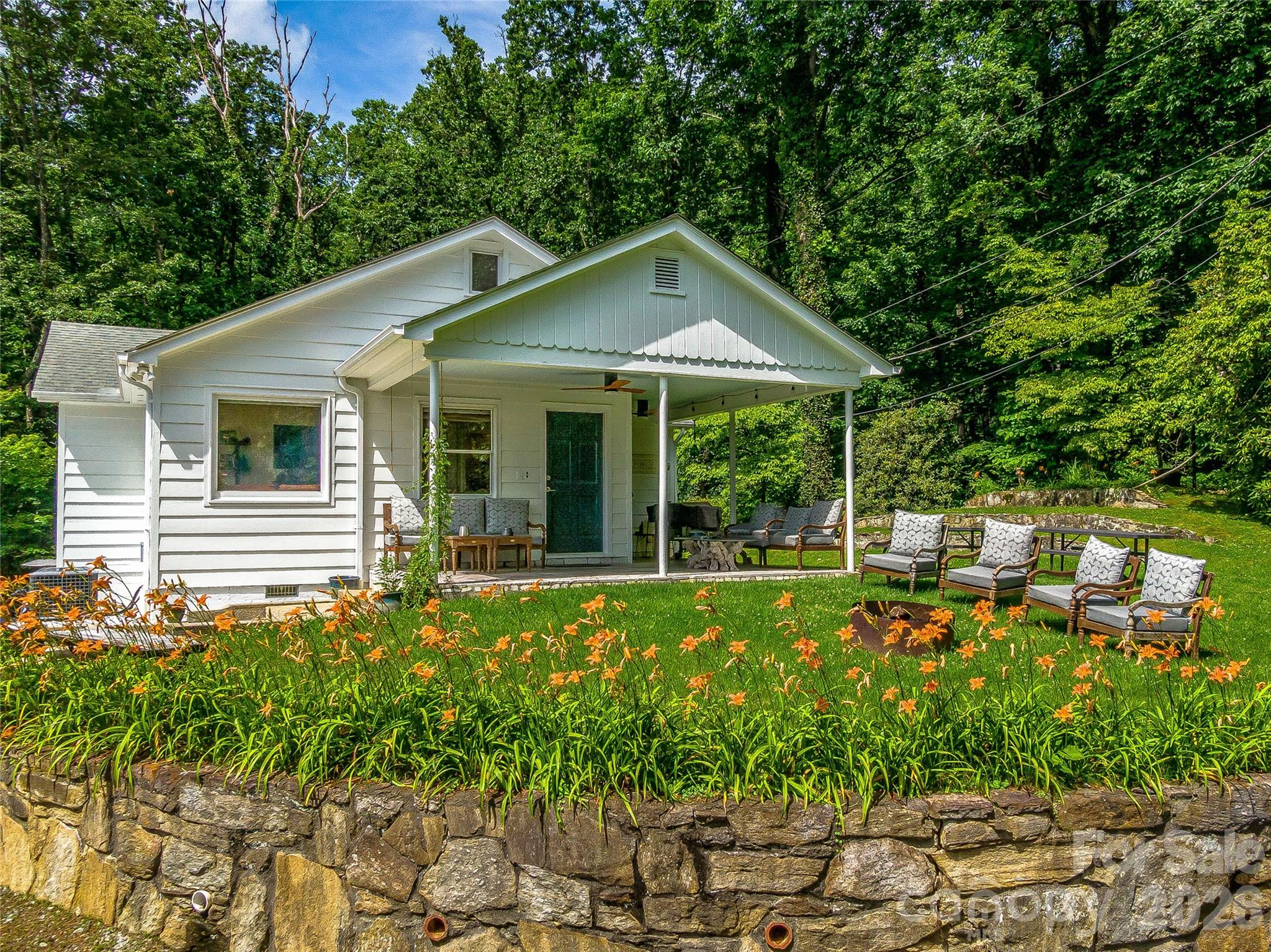 170 Twin Springs Road Property Photo 3