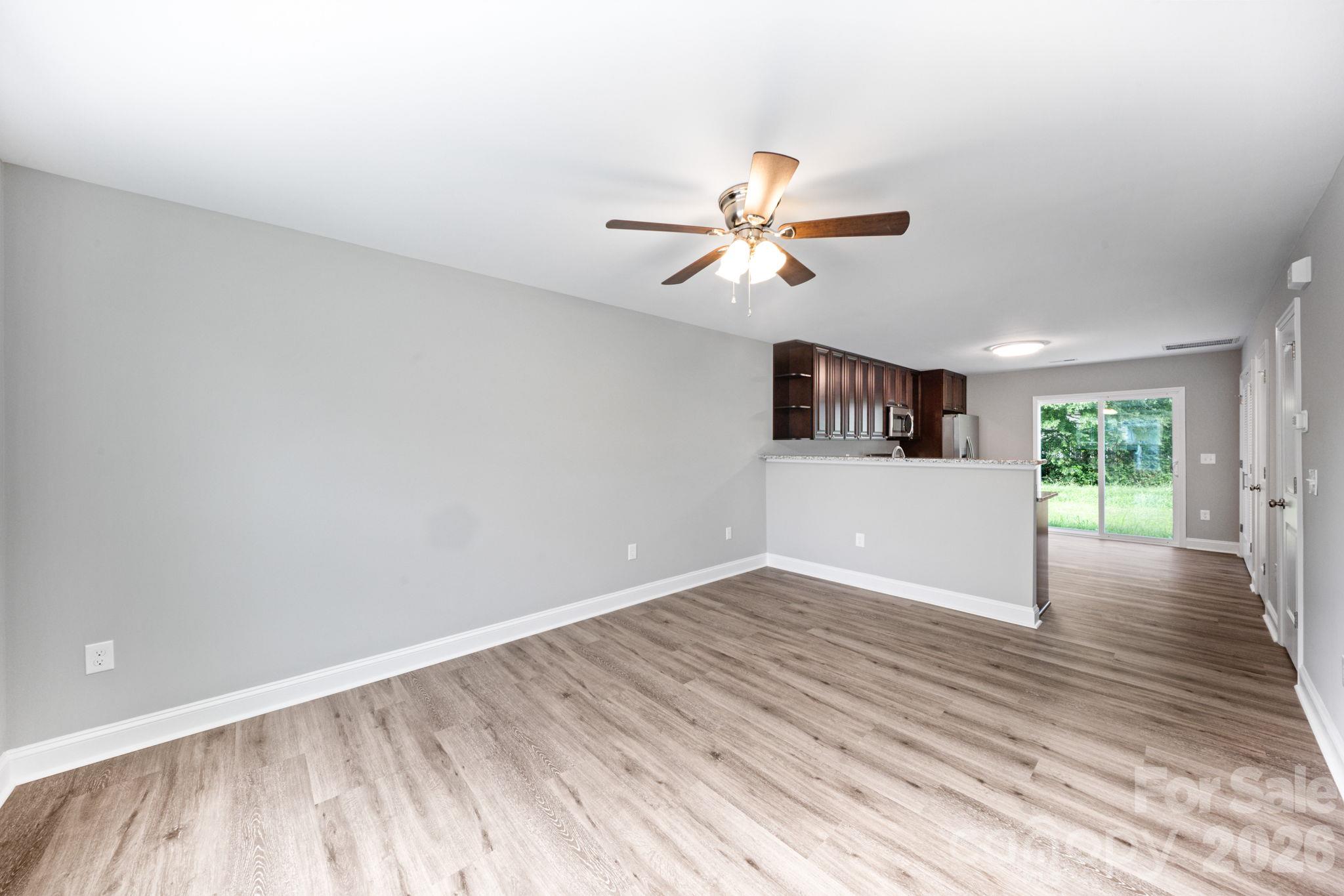 700 W Horah Street Property Photo 5