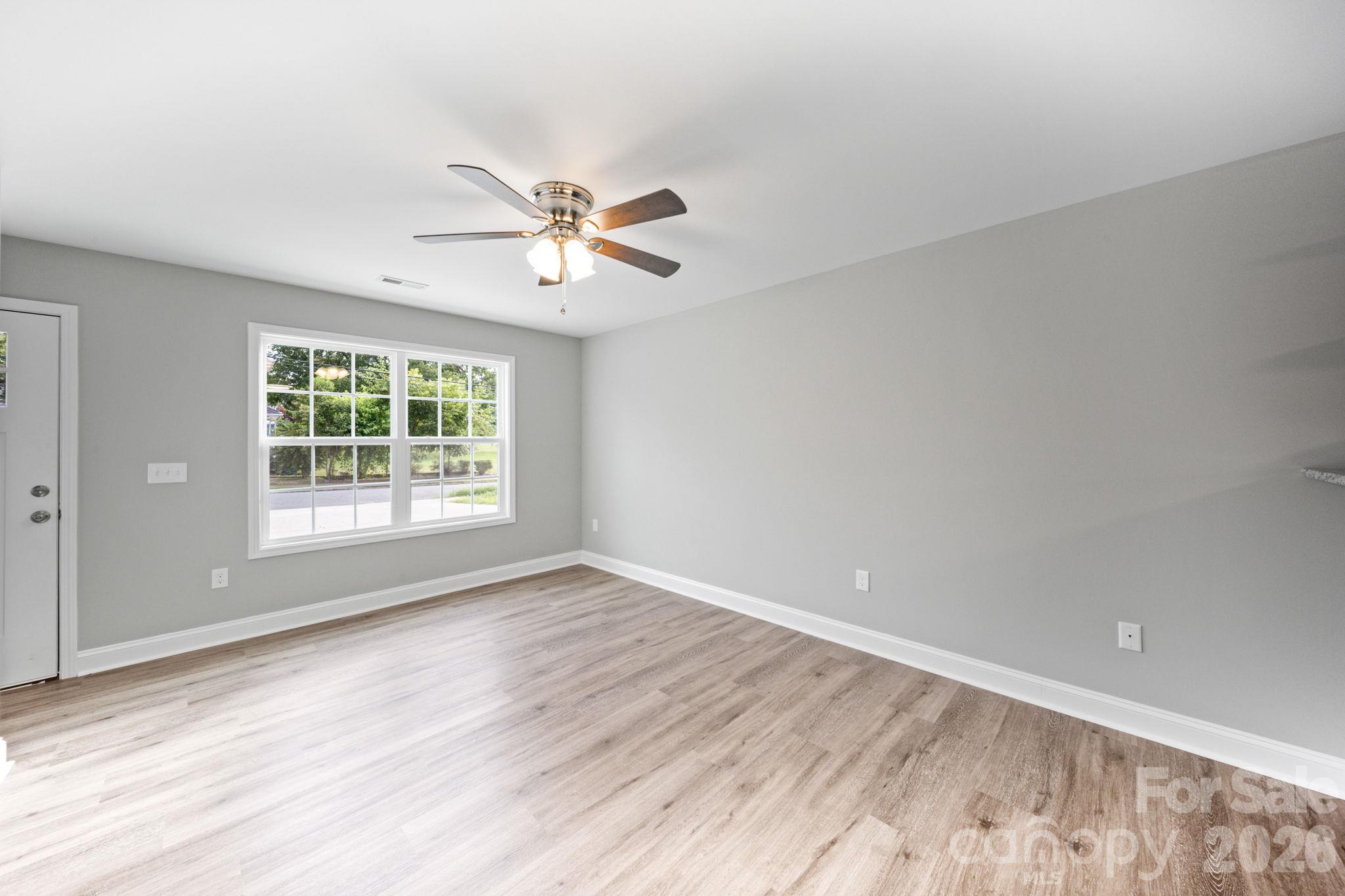 700 W Horah Street Property Photo 6