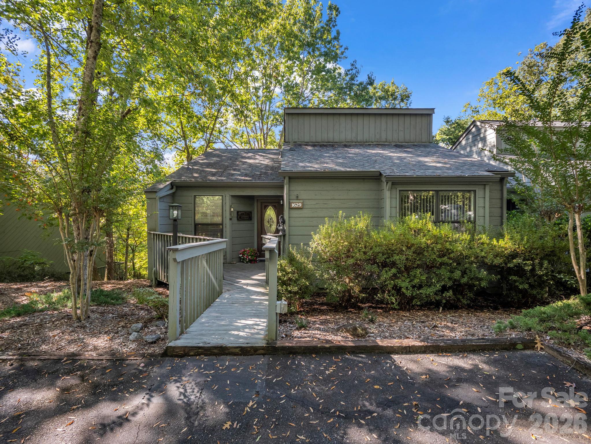 121 Quail Run Court 1629 Property Photo 2