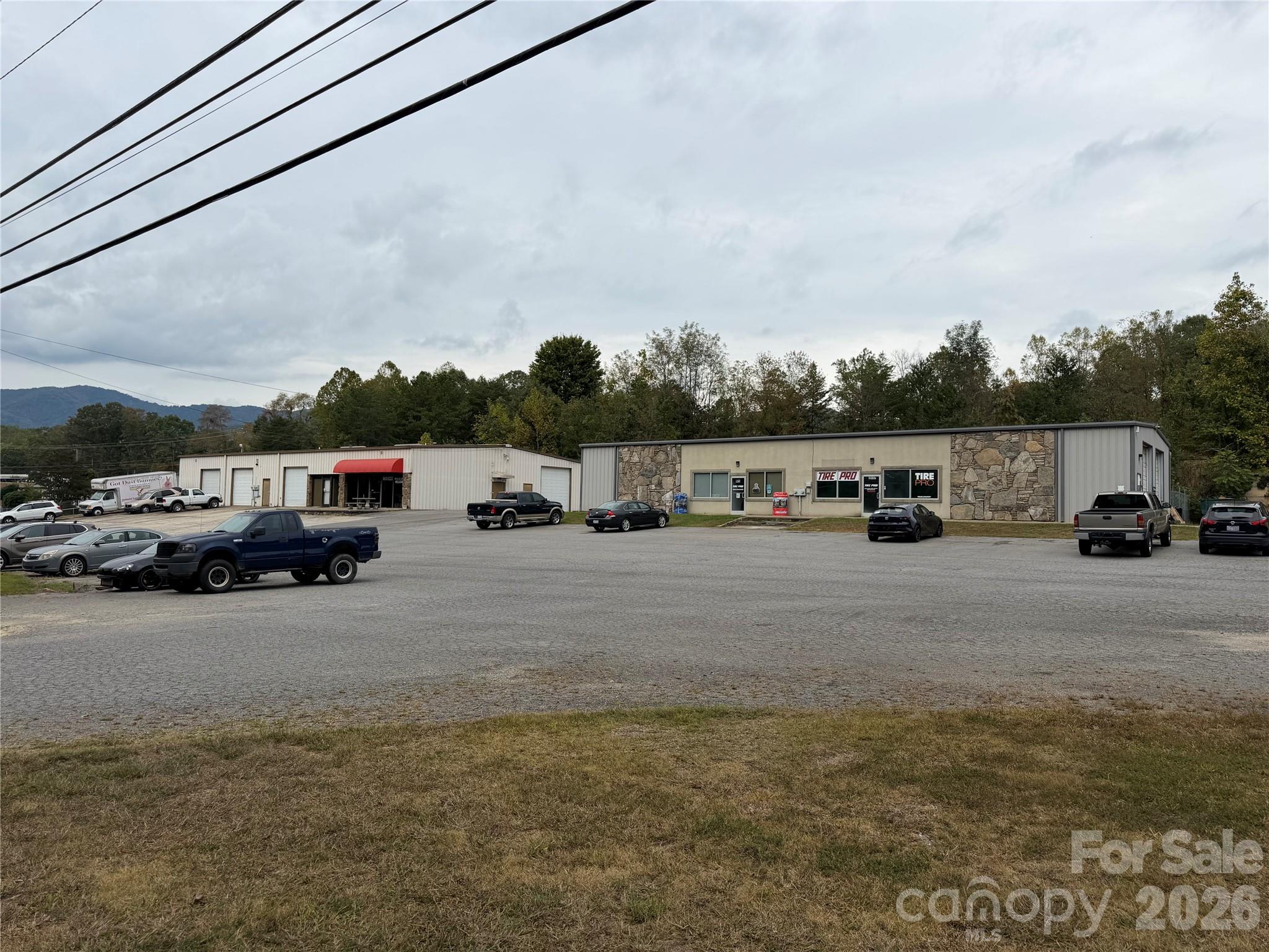 2017 Smokey Park Highway Property Photo 1