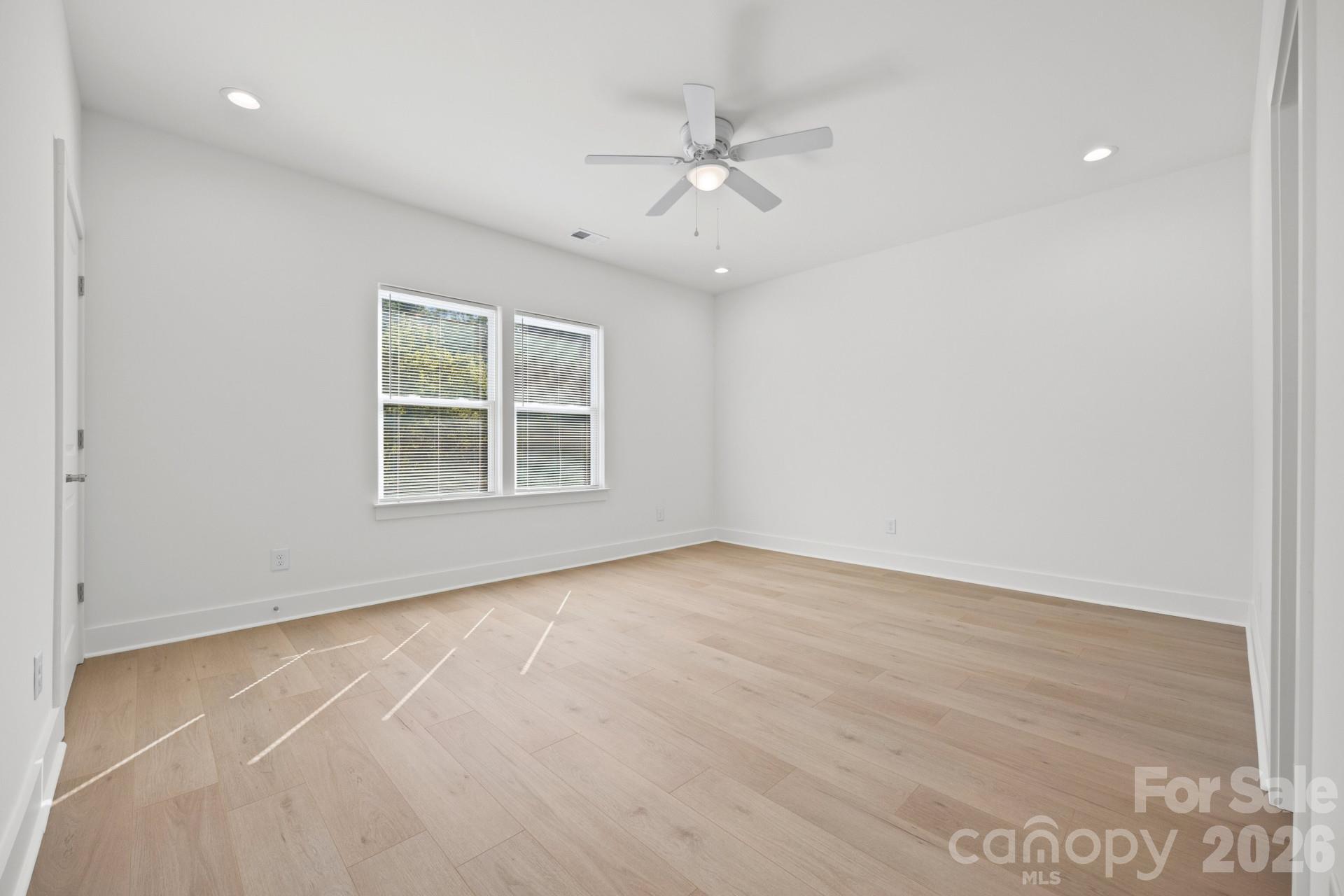 634 N Modena Street Property Photo 26