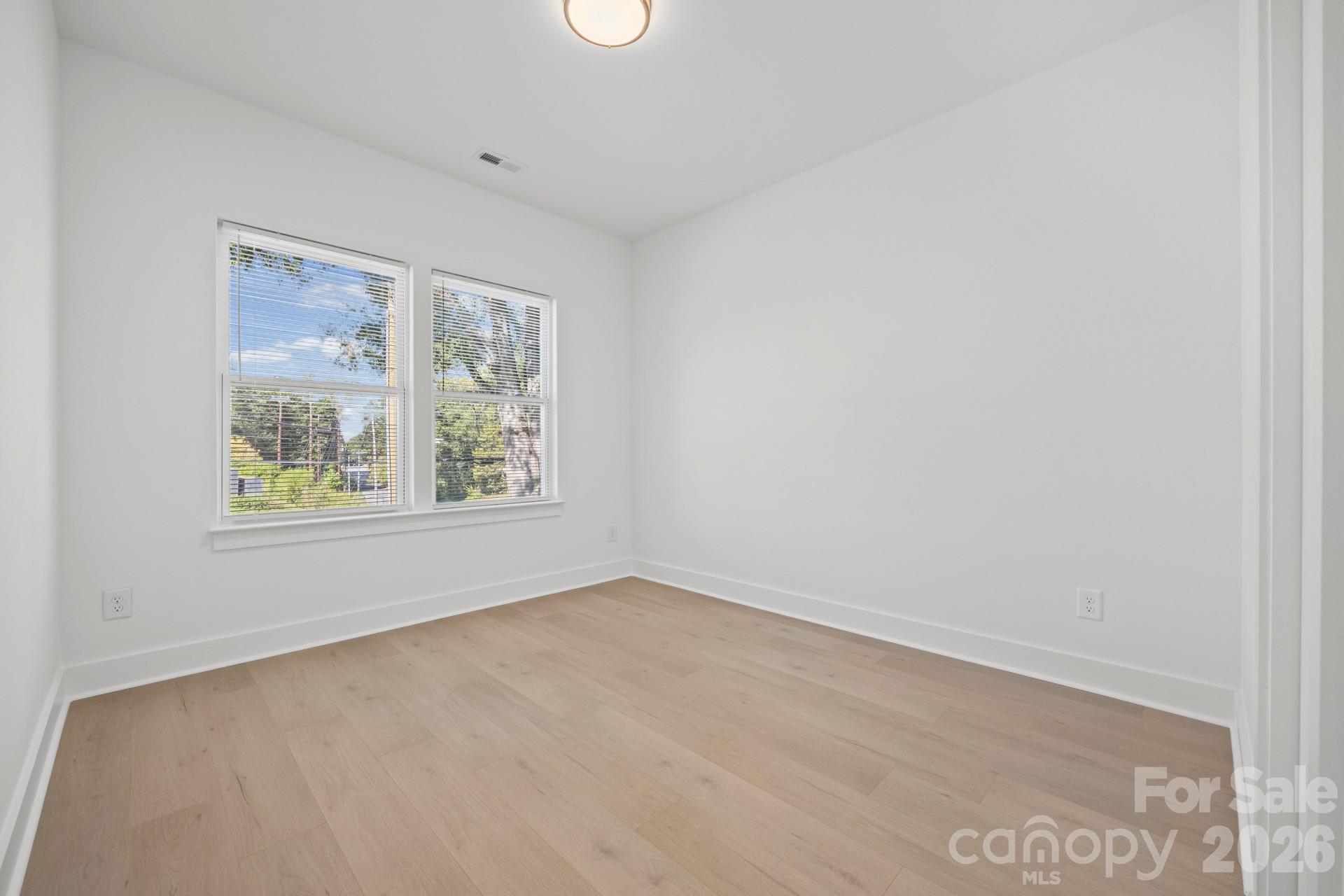 634 N Modena Street Property Photo 28
