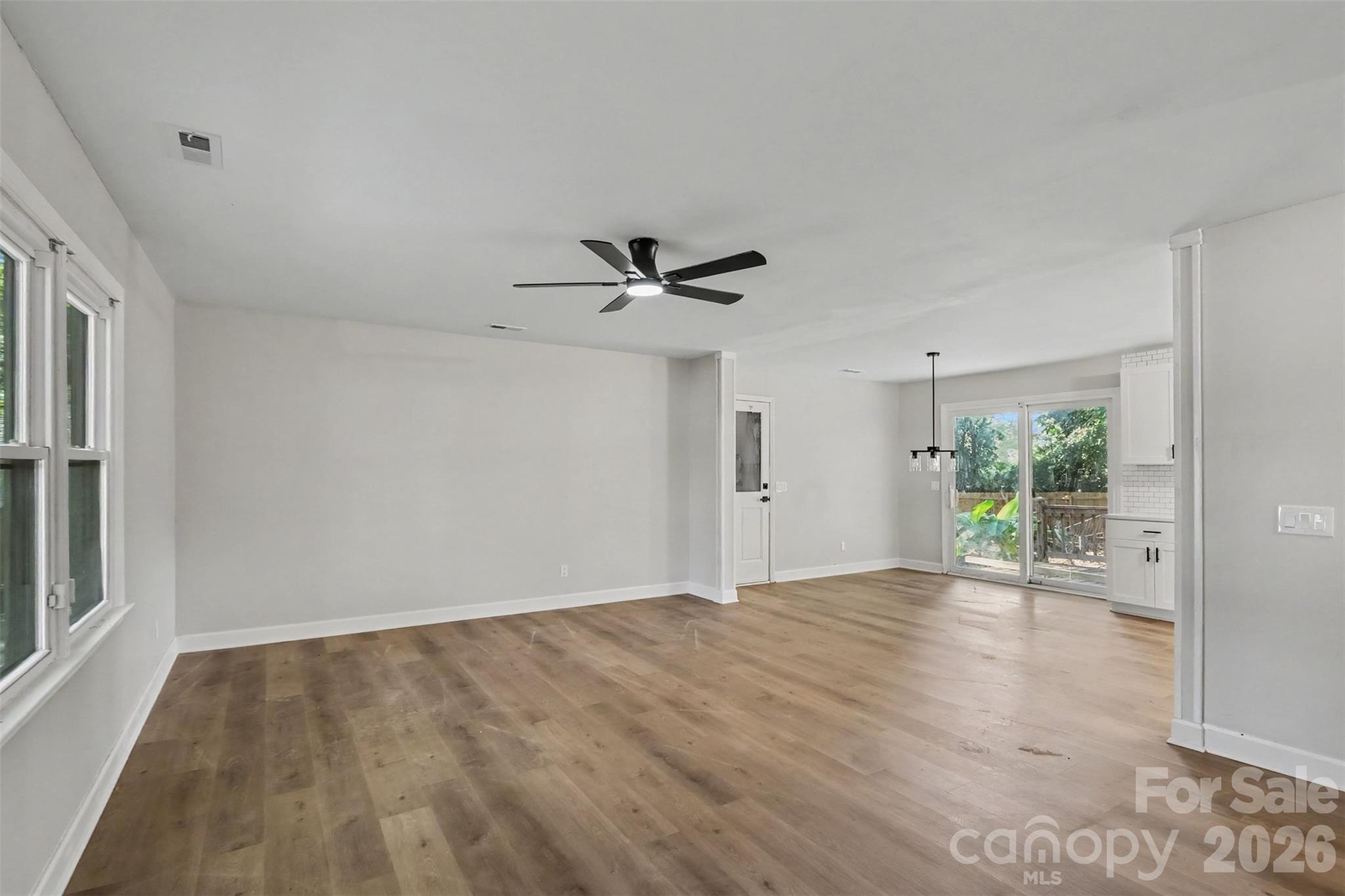3758 Fieldcrest Circle Property Photo 4