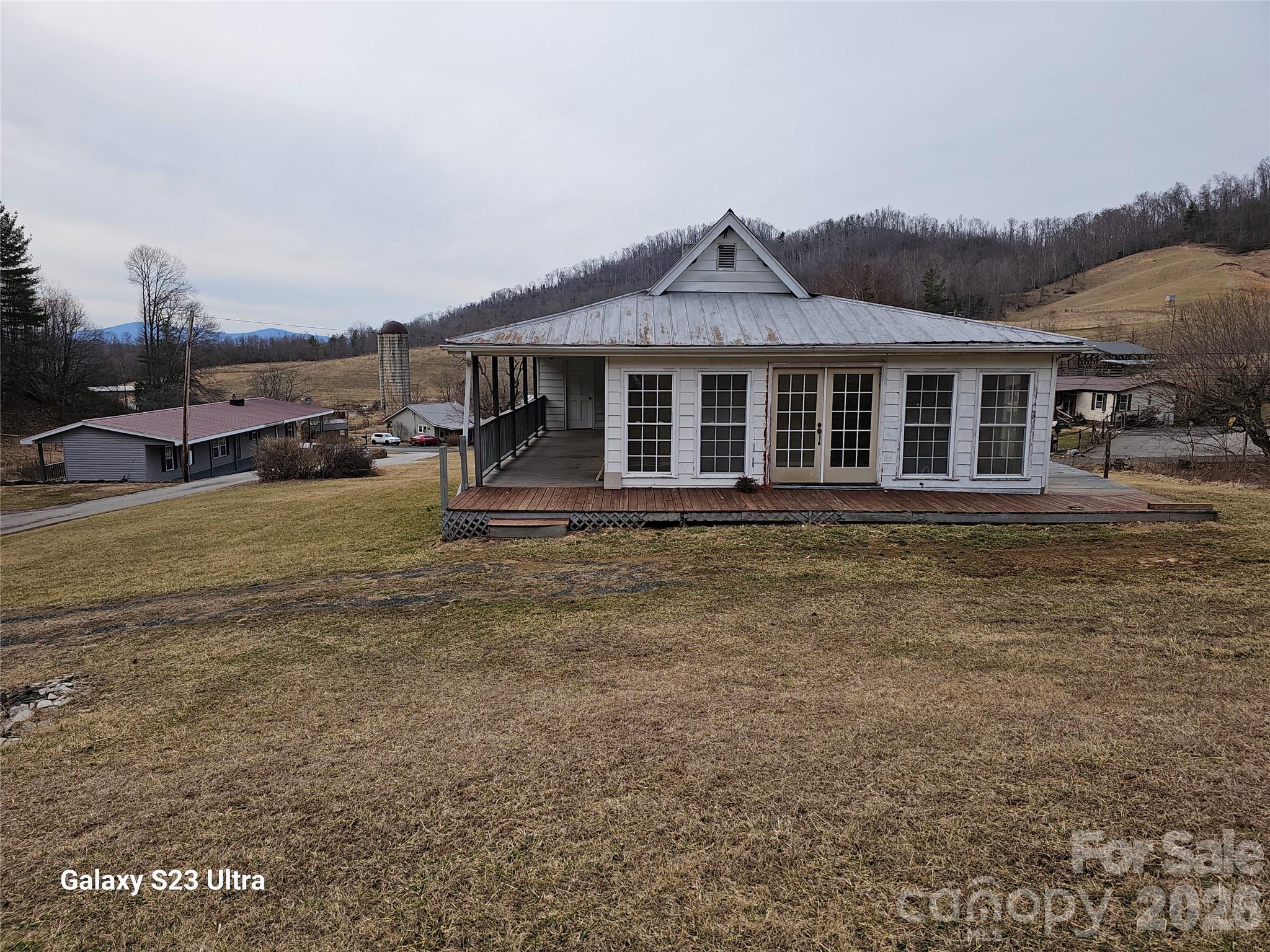 664 Water Street Property Photo 2