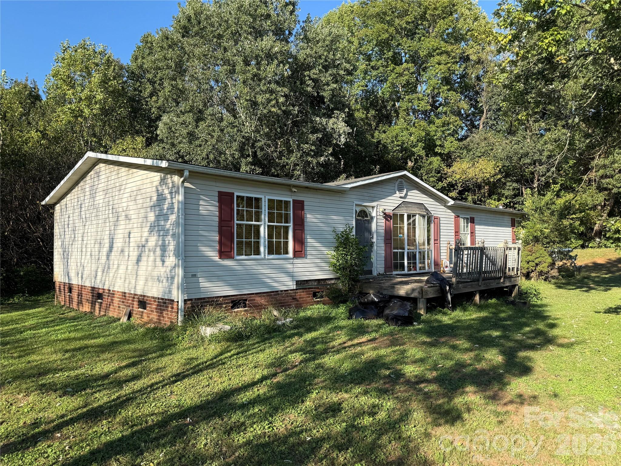 142 Forest Grove Drive 37 Property Photo 5