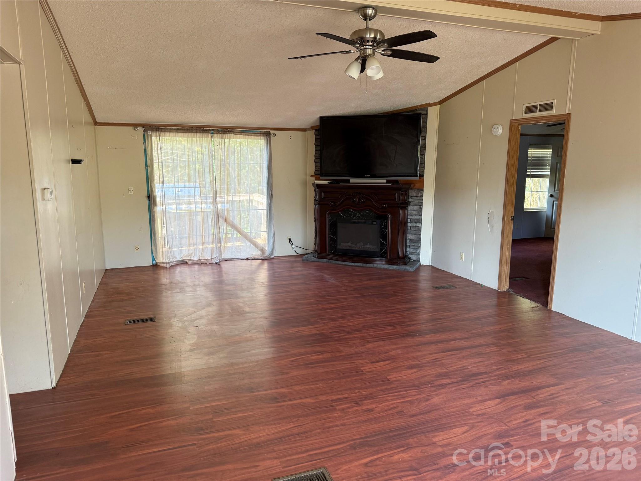 142 Forest Grove Drive 37 Property Photo 8