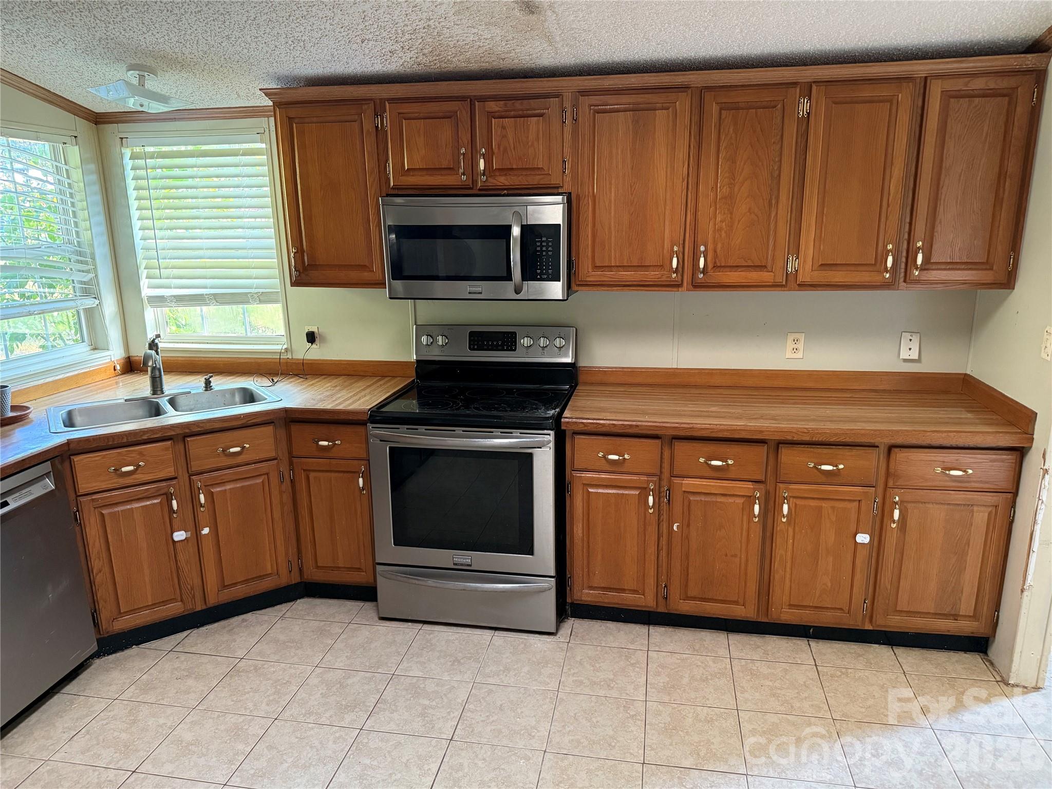 142 Forest Grove Drive 37 Property Photo 15