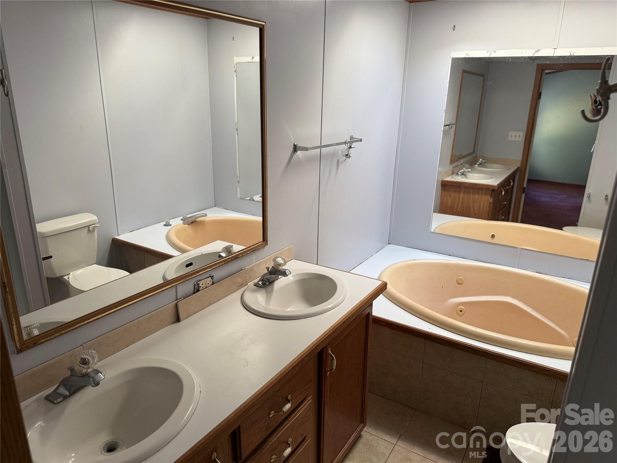 142 Forest Grove Drive 37 Property Photo 21