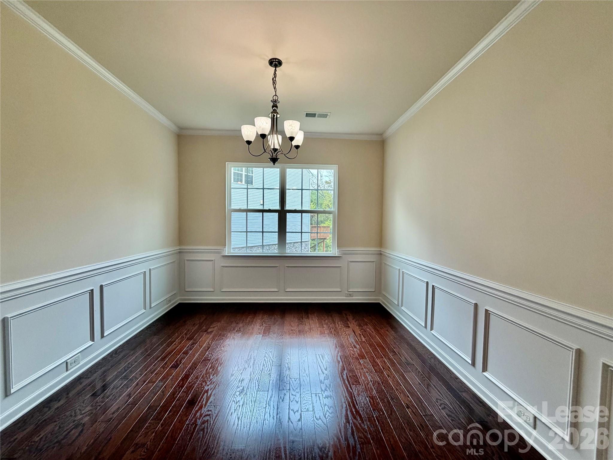 7703 Kelburn Lane Property Photo 6