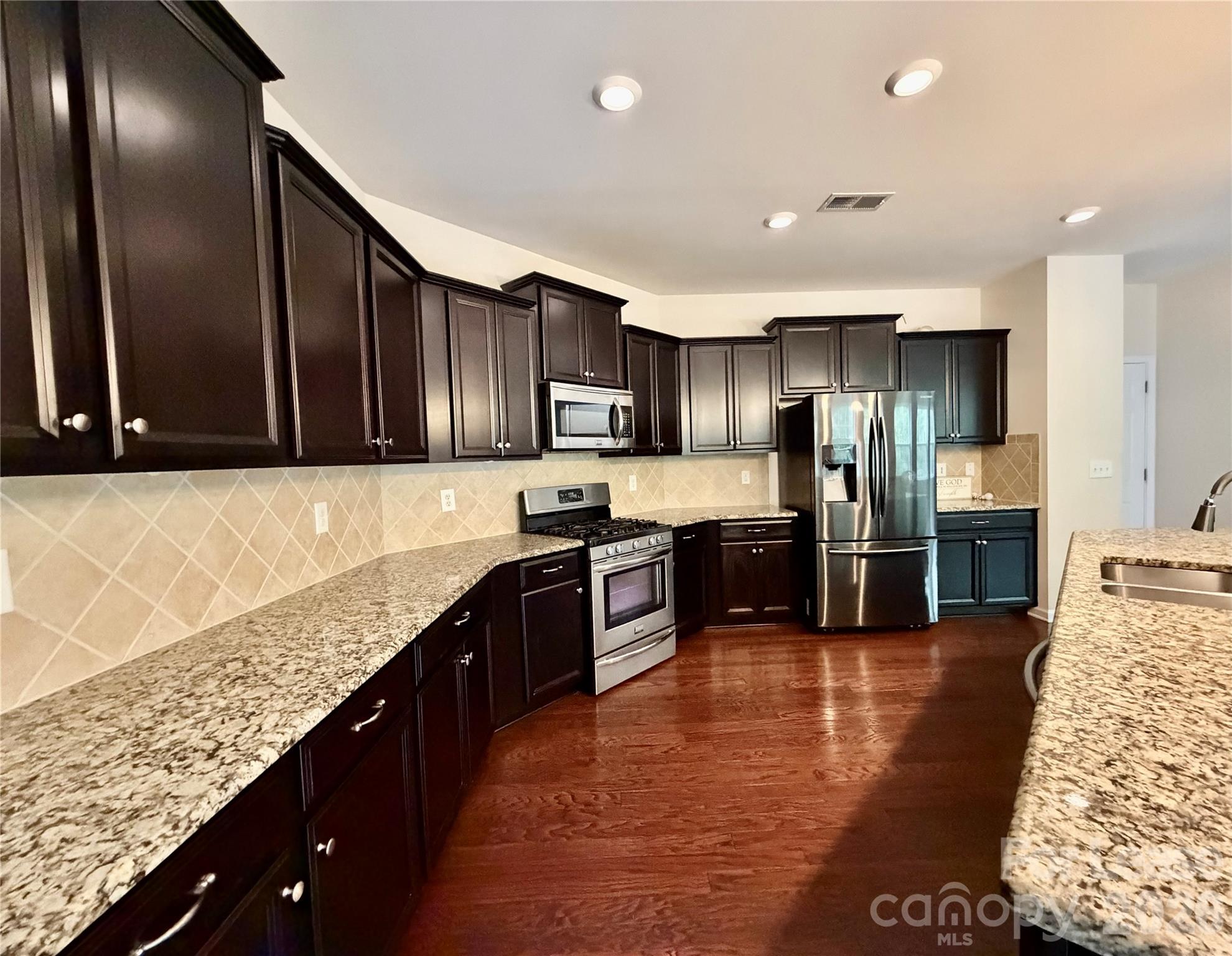 7703 Kelburn Lane Property Photo 12