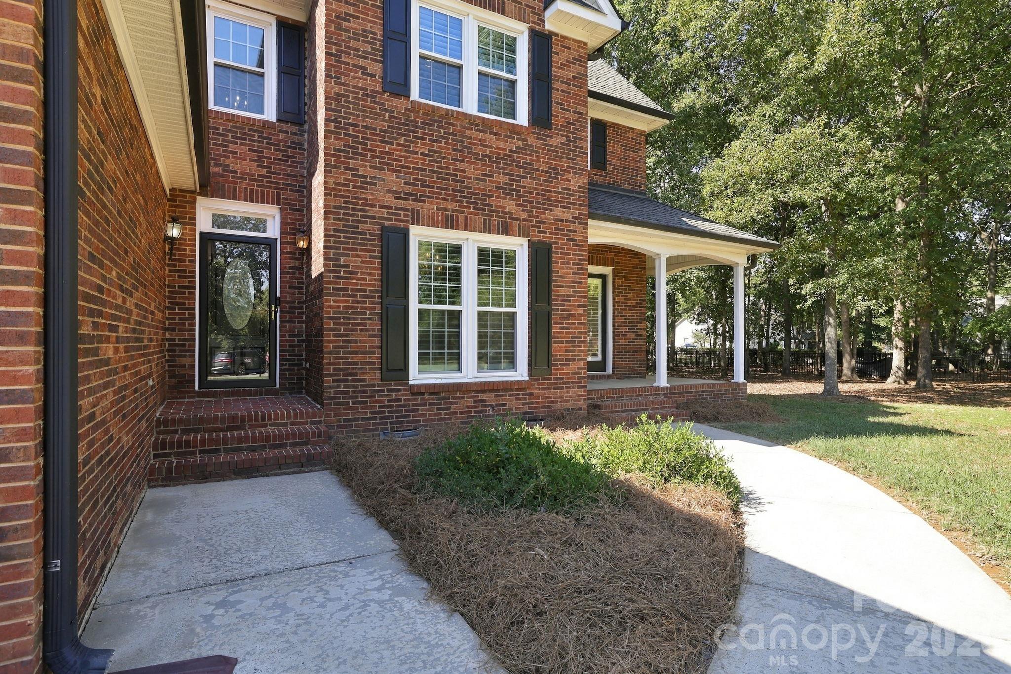 1471 Porch Swing Lane Property Photo 3