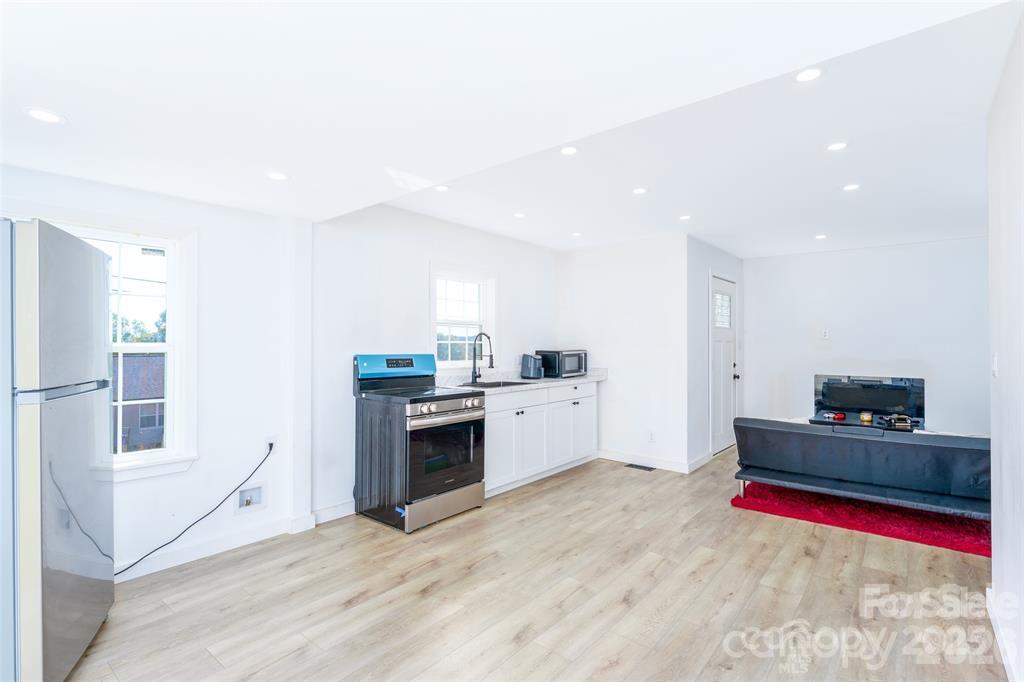 640 Mckee Street Property Photo 2