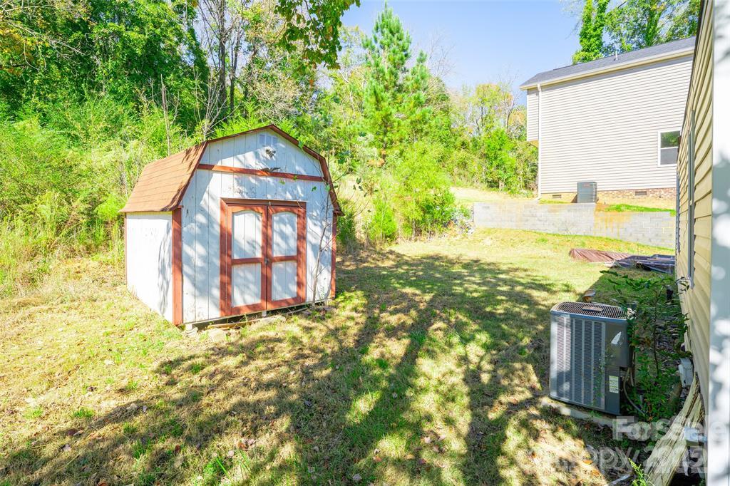 640 Mckee Street Property Photo 8