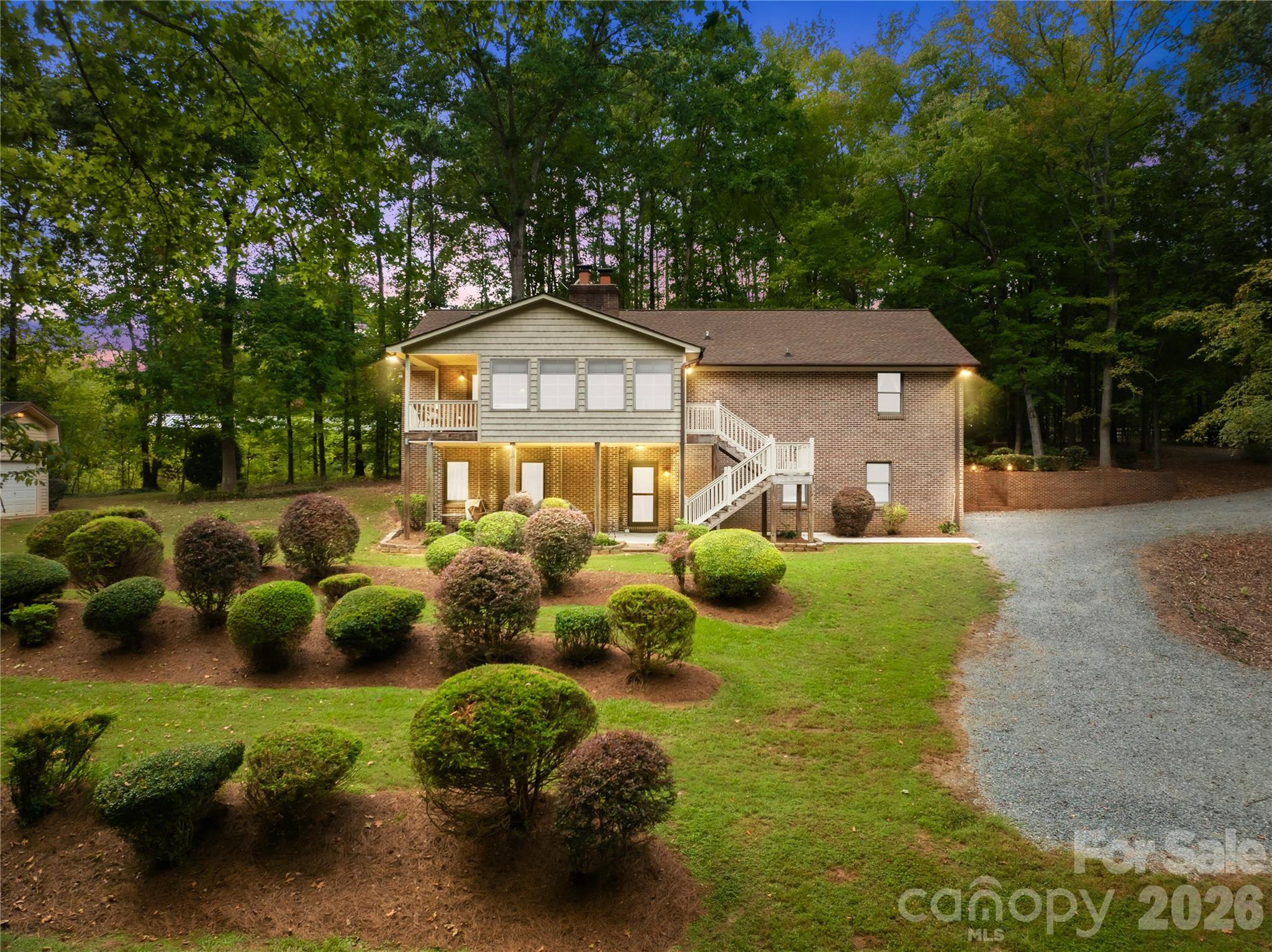 16208 Deepwood Place Property Photo 4