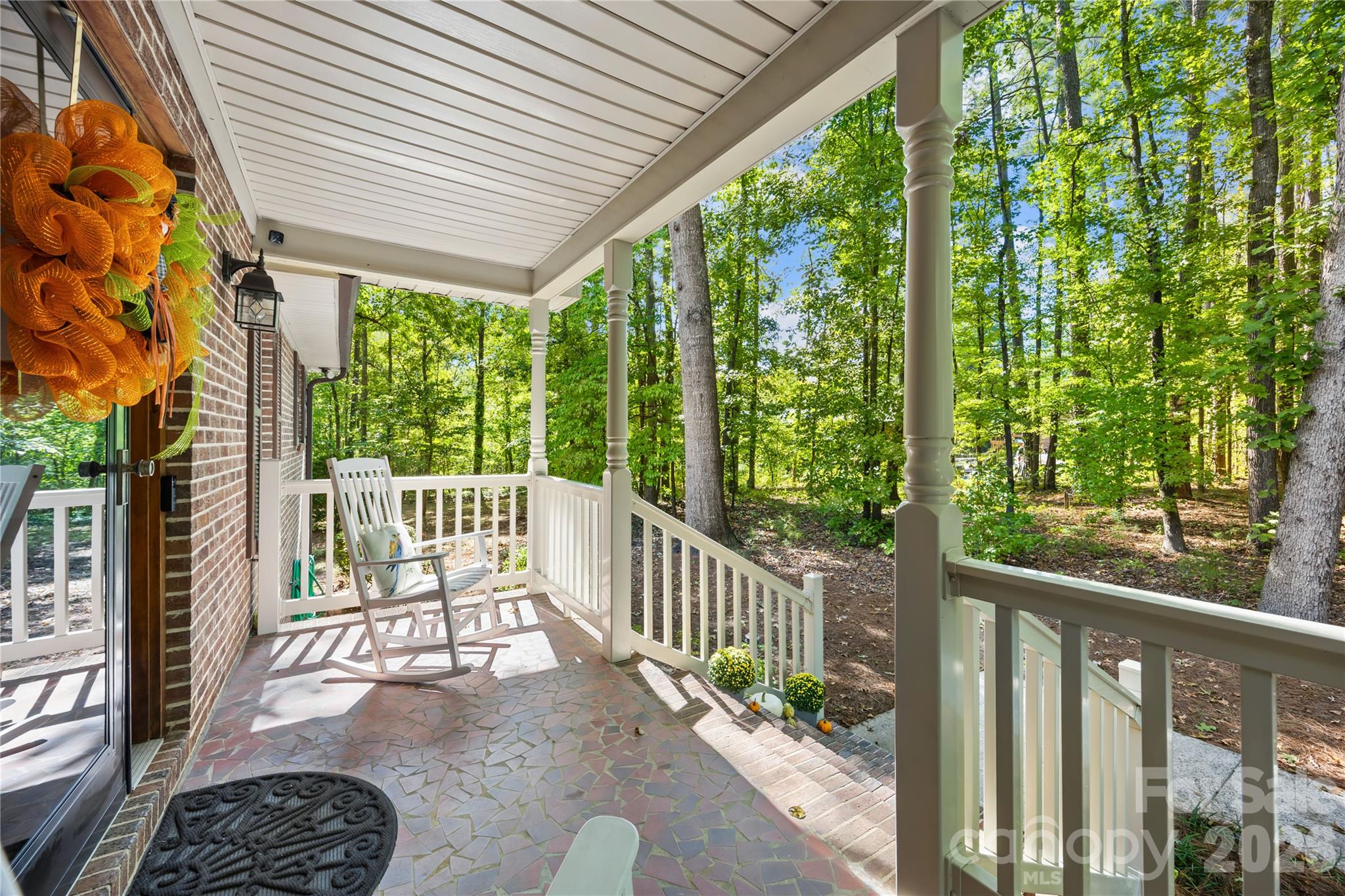 16208 Deepwood Place Property Photo 6