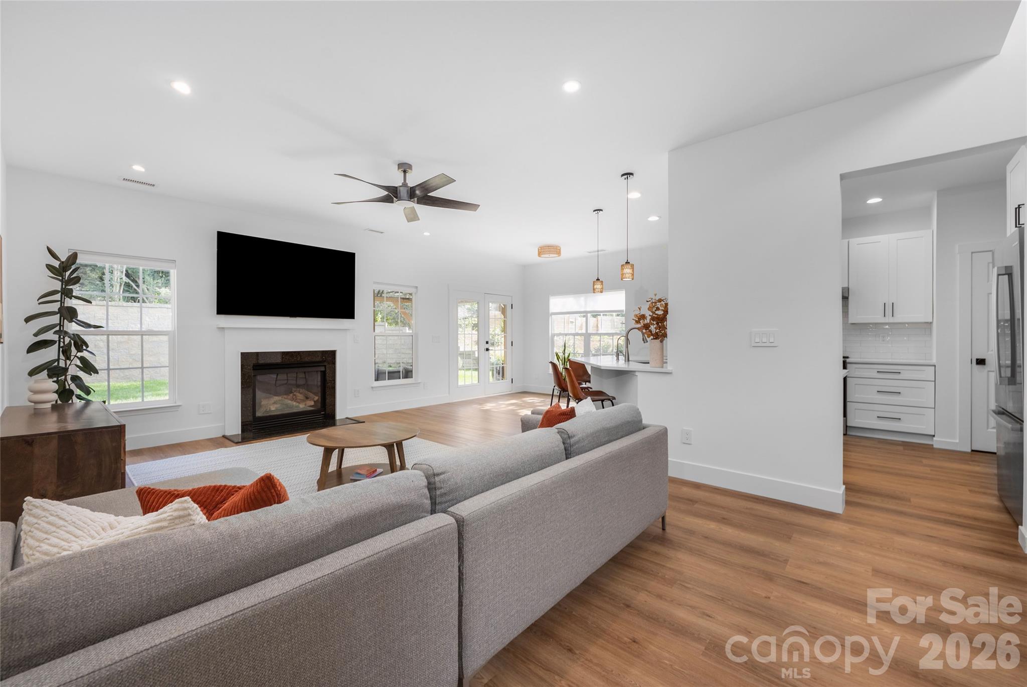 20315 Southshore Drive Property Photo 5