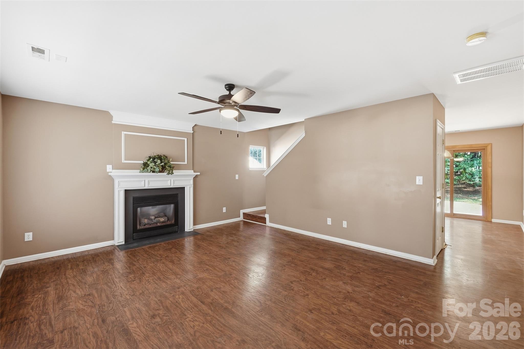 1619 Eagle Lake Drive 203 Property Photo 3
