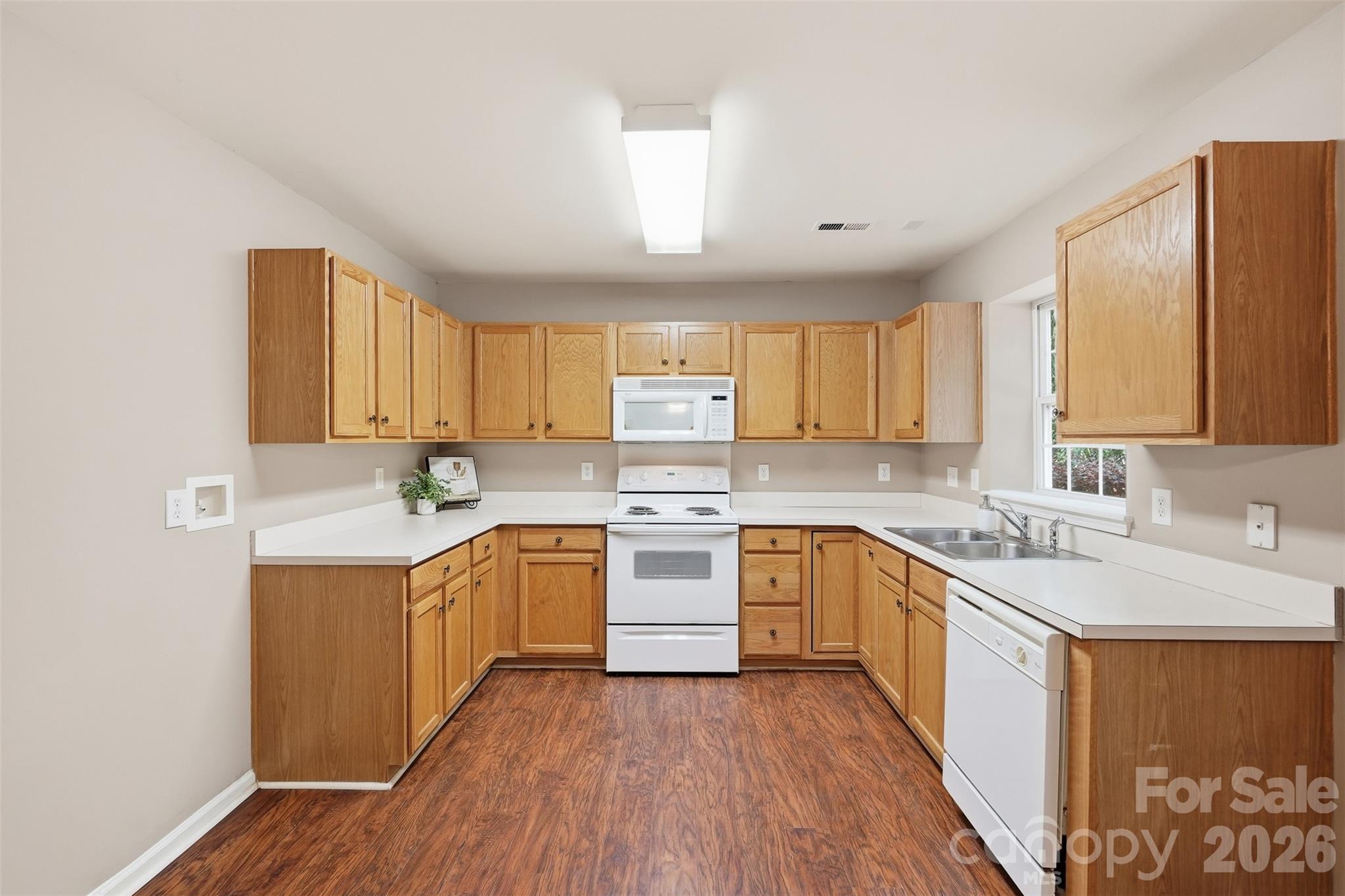 1619 Eagle Lake Drive 203 Property Photo 5