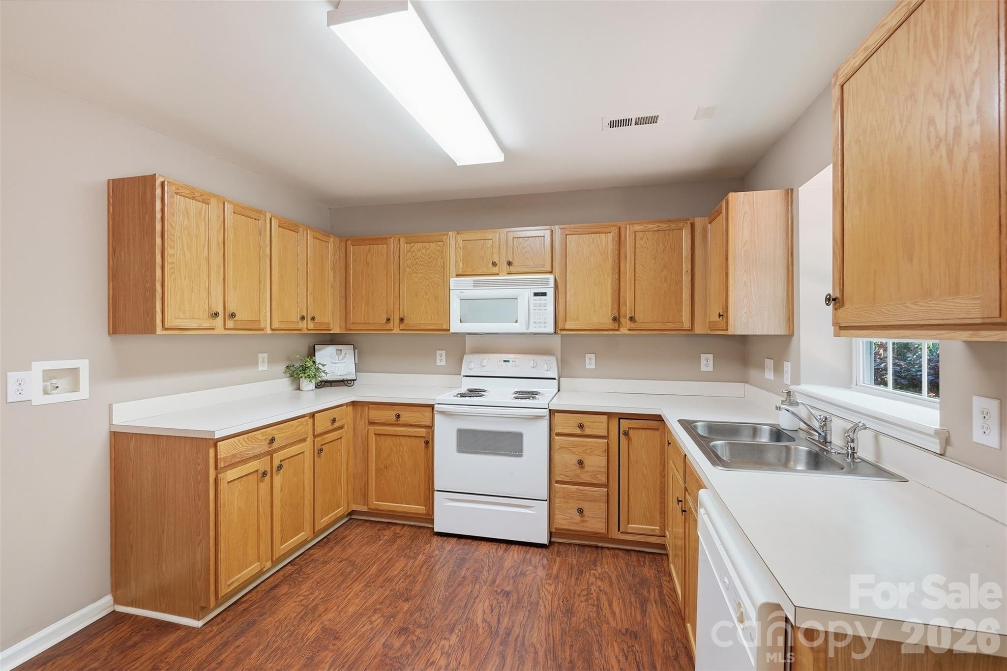 1619 Eagle Lake Drive 203 Property Photo 6
