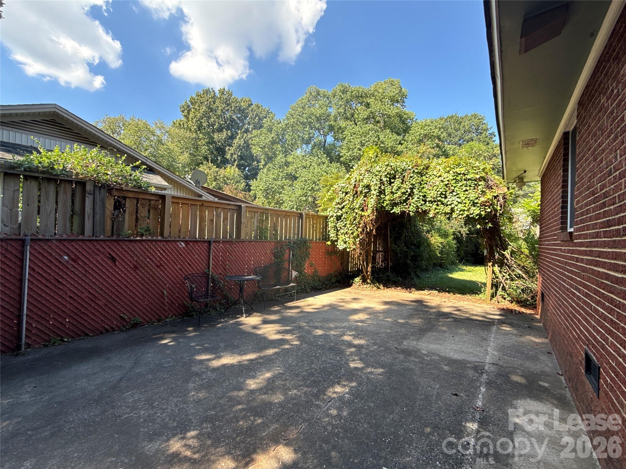 4344 University Drive Property Photo 15