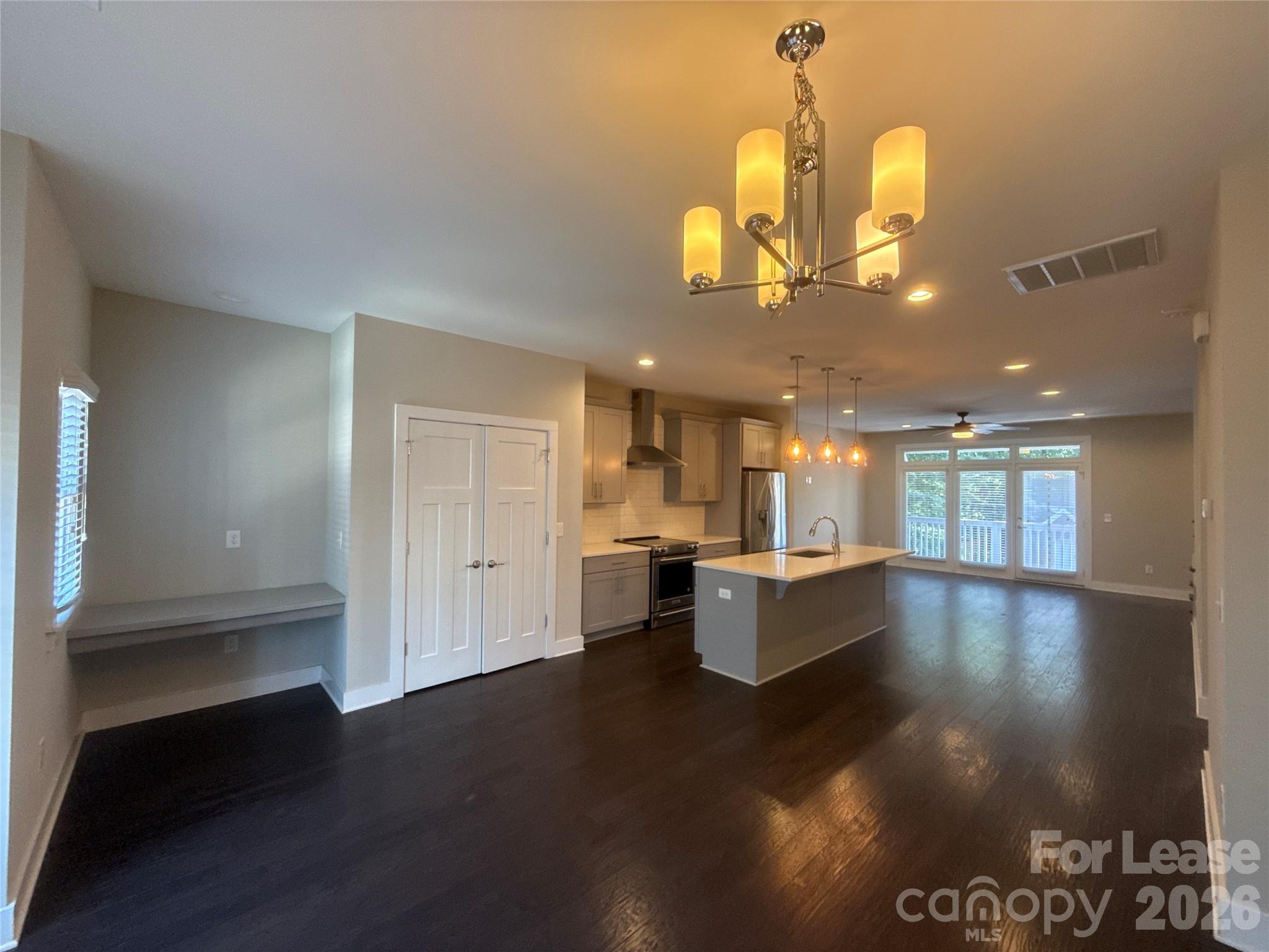 1420 W 4th Street Property Photo 2