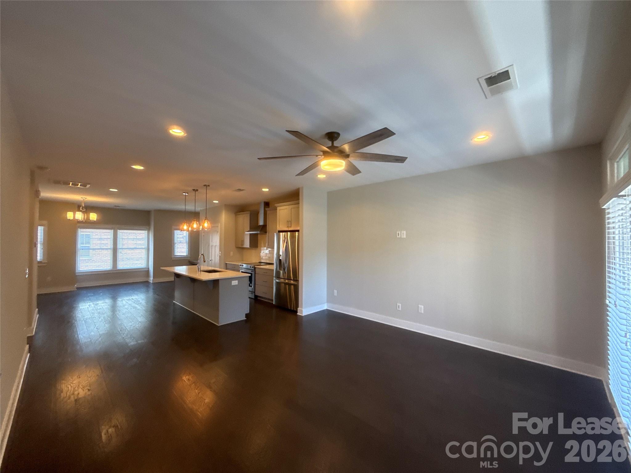 1420 W 4th Street Property Photo 3