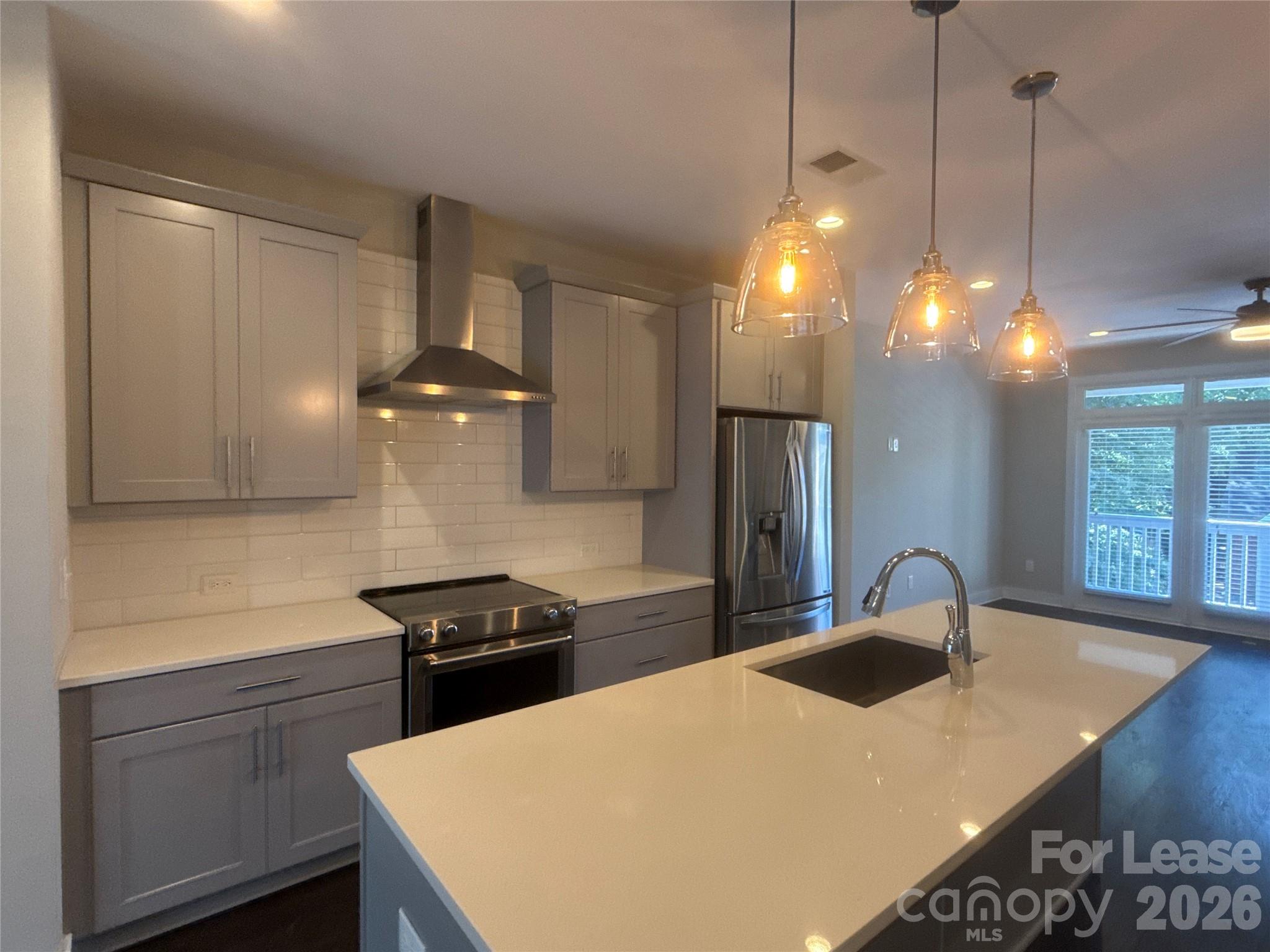 1420 W 4th Street Property Photo 4