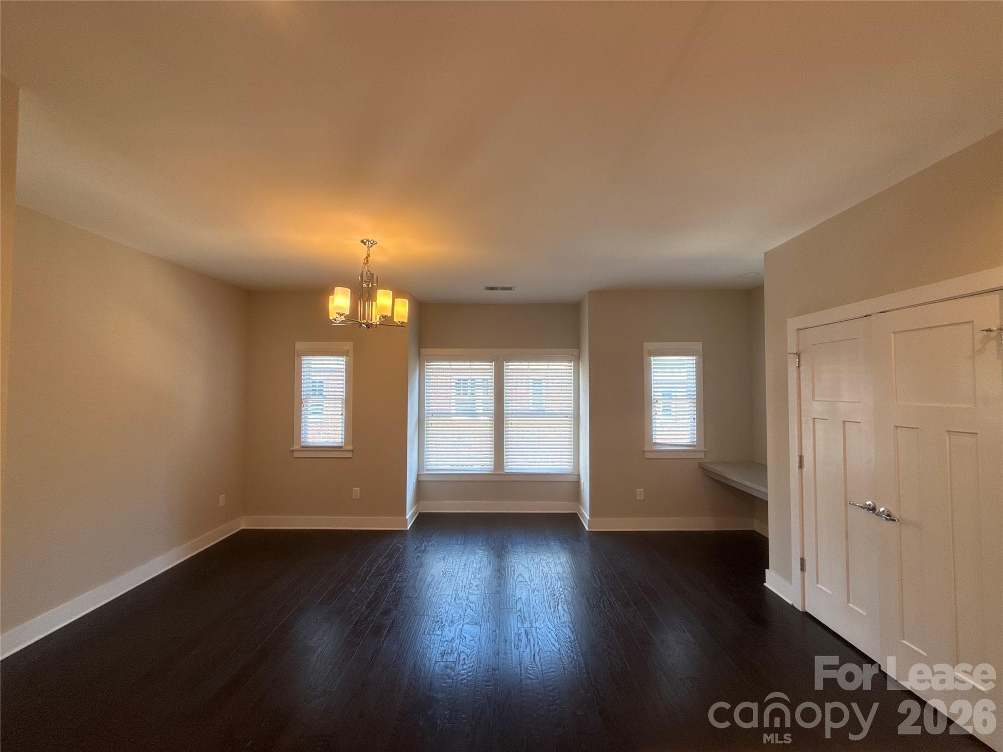 1420 W 4th Street Property Photo 6