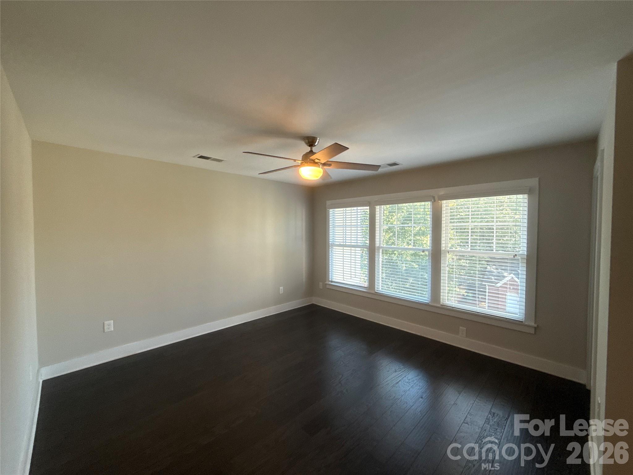1420 W 4th Street Property Photo 11