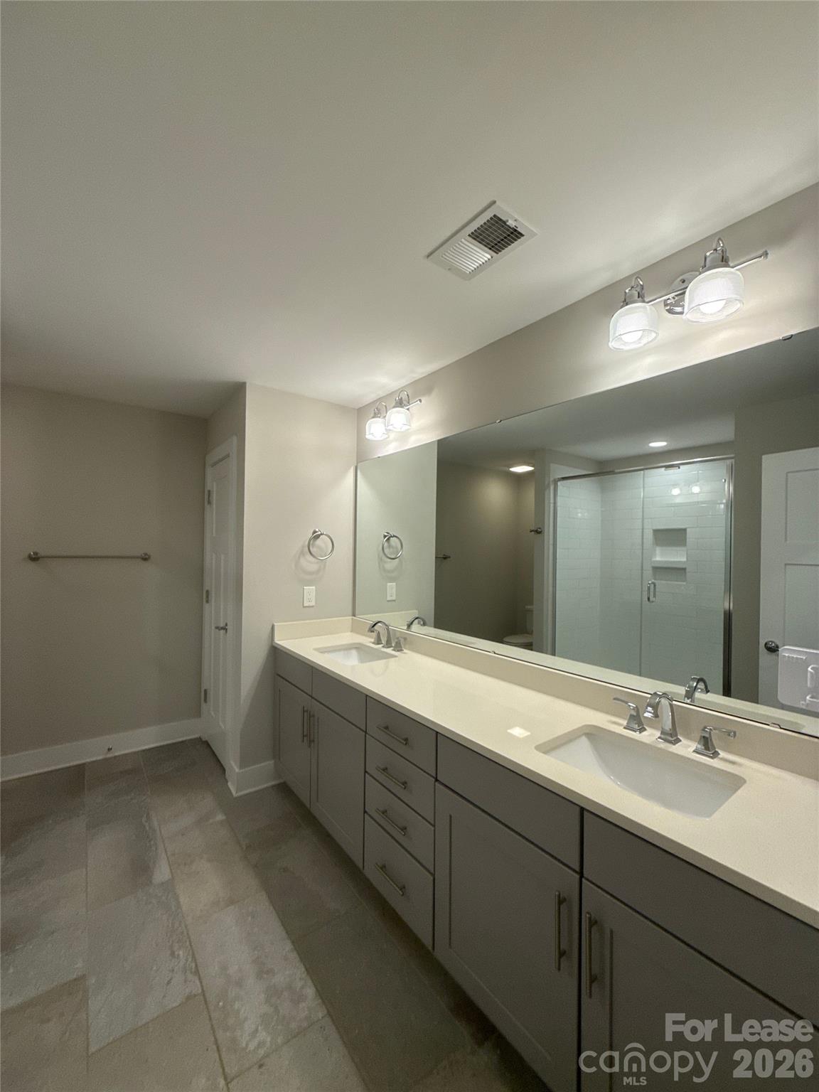 1420 W 4th Street Property Photo 12