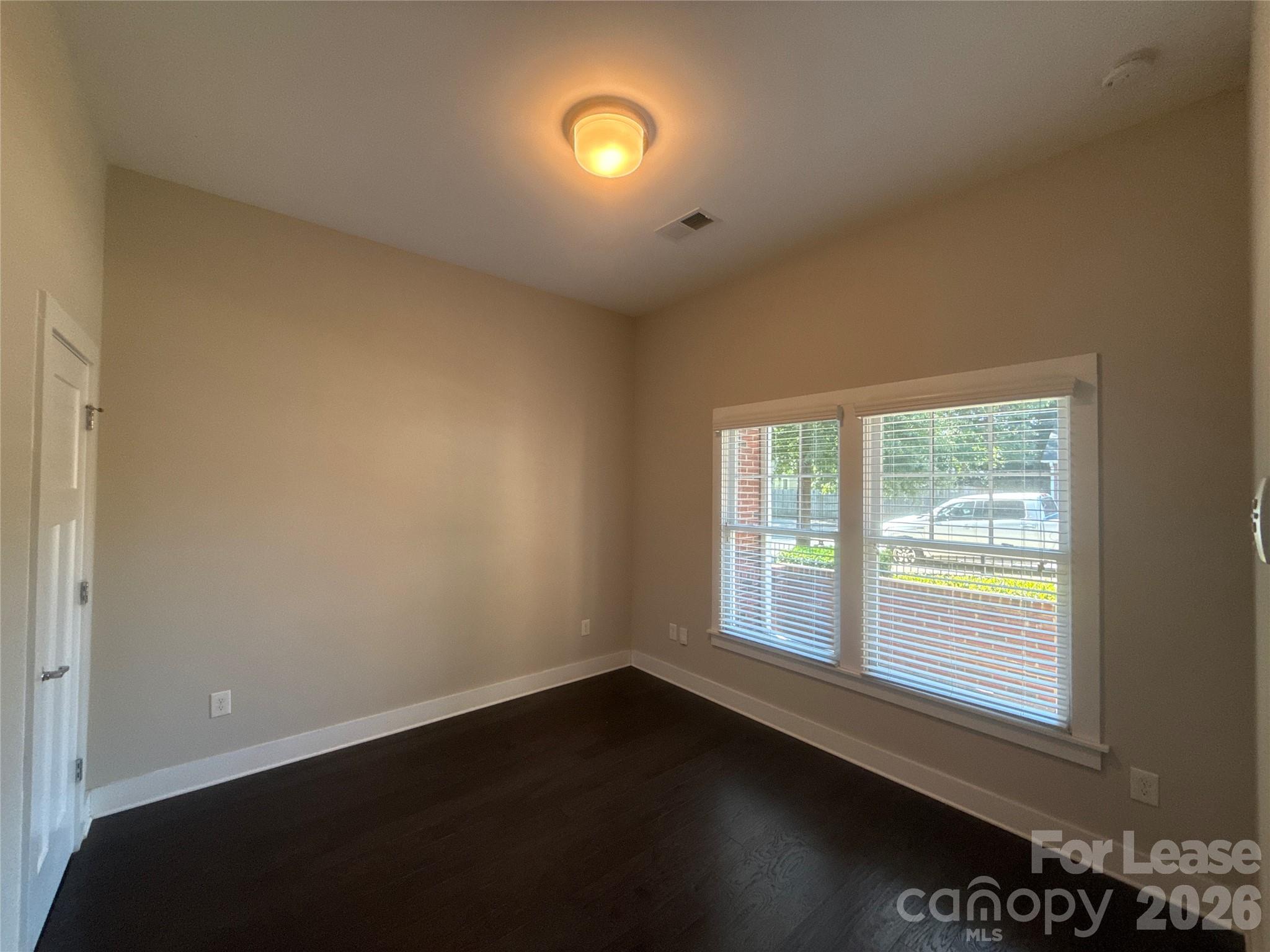 1420 W 4th Street Property Photo 18