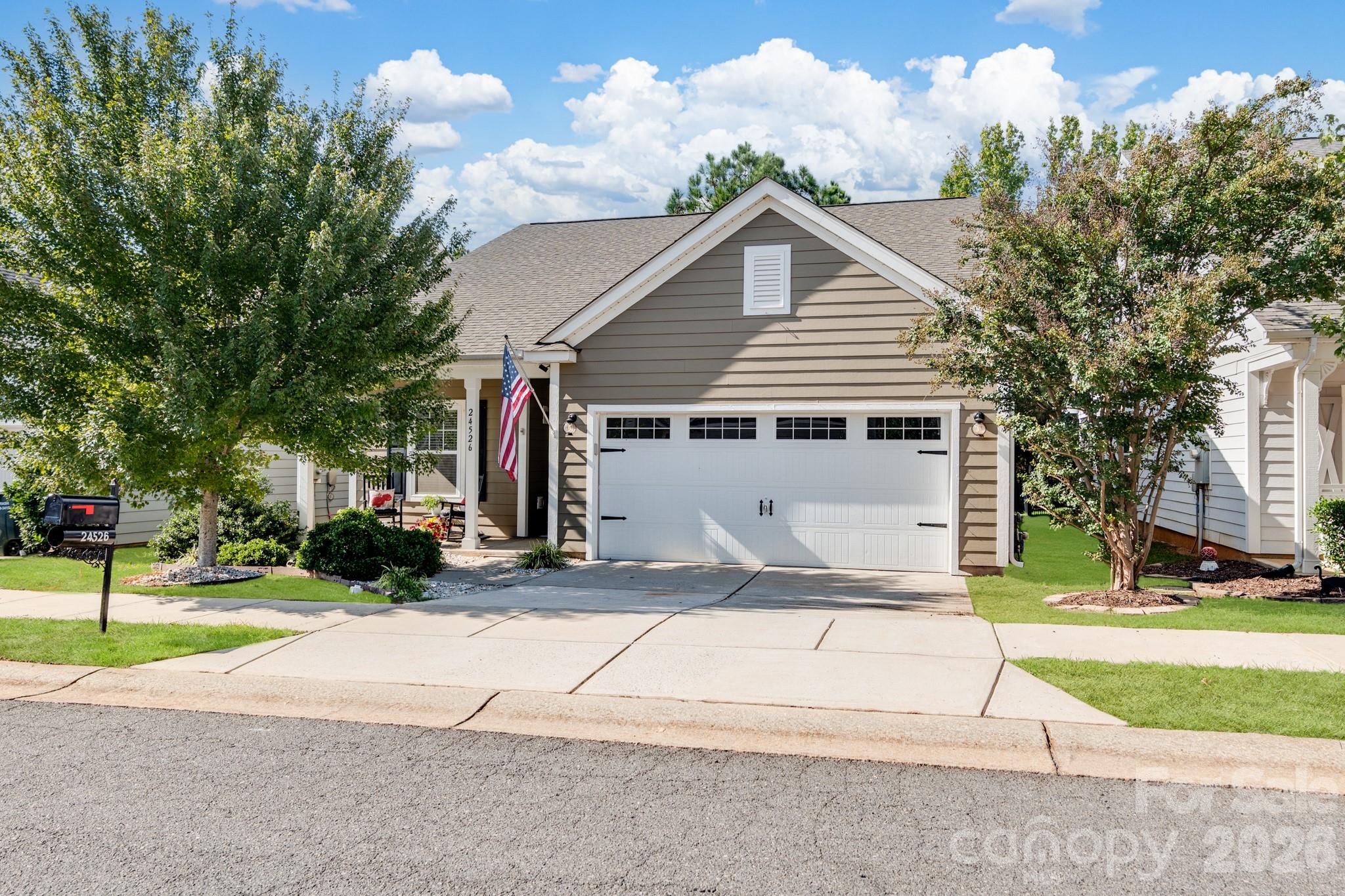24526 Blue Heron Circle Property Photo 1