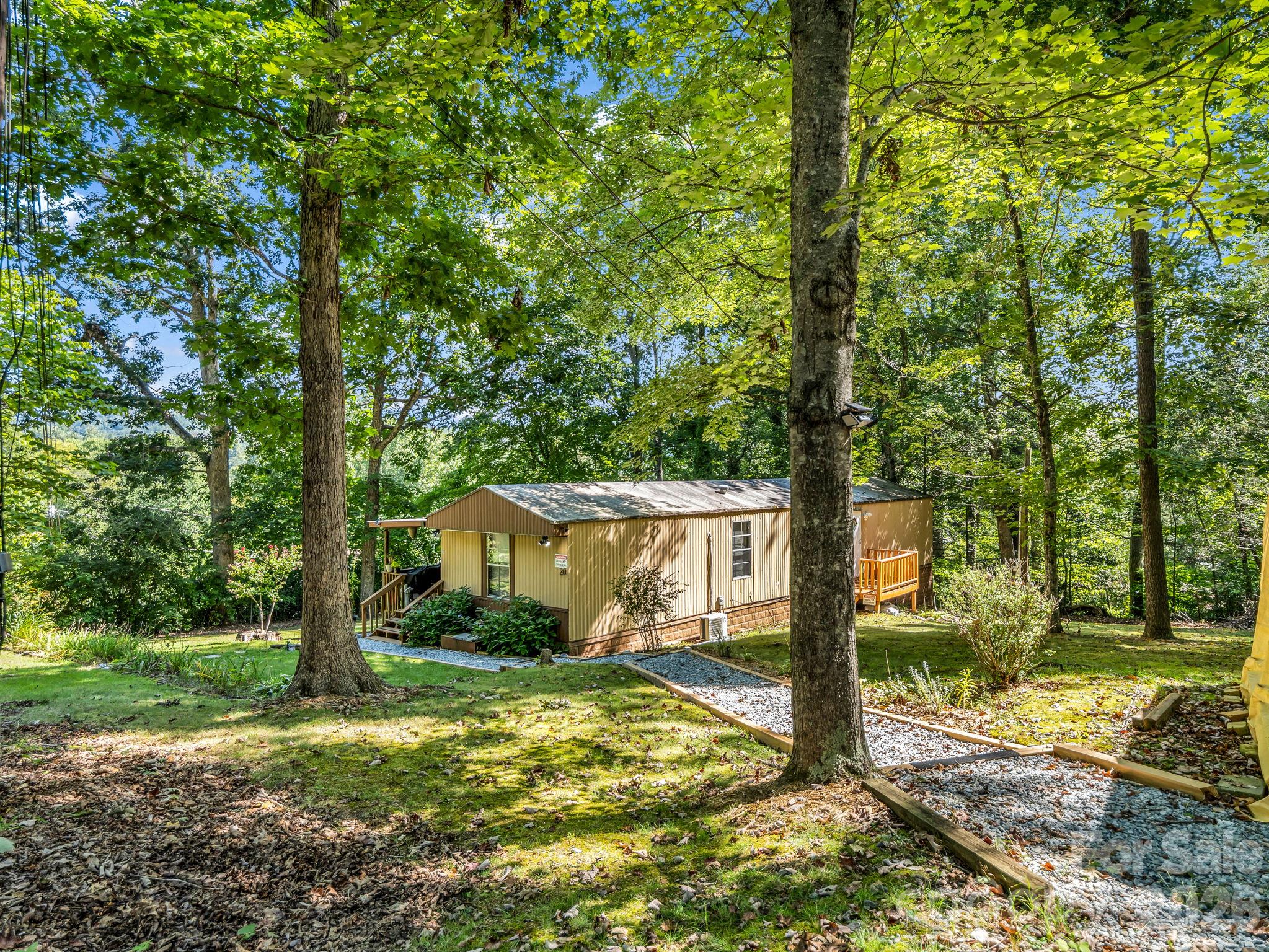 20 Jones Hillock Drive Property Photo 1