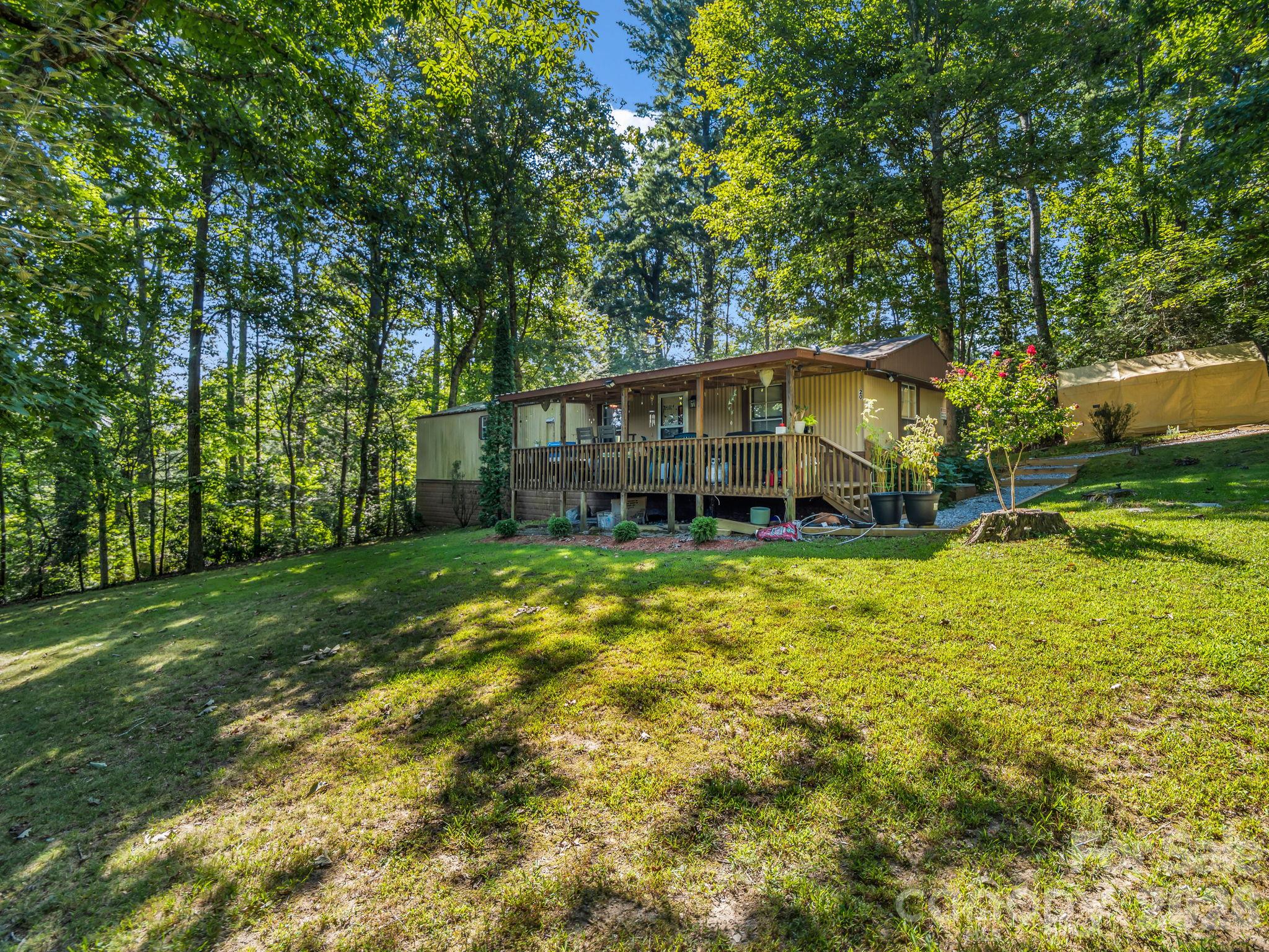 20 Jones Hillock Drive Property Photo 2