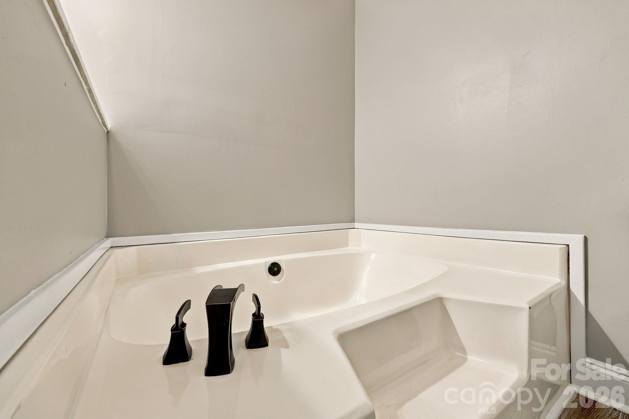 1425 Ebenezer Road Property Photo 30