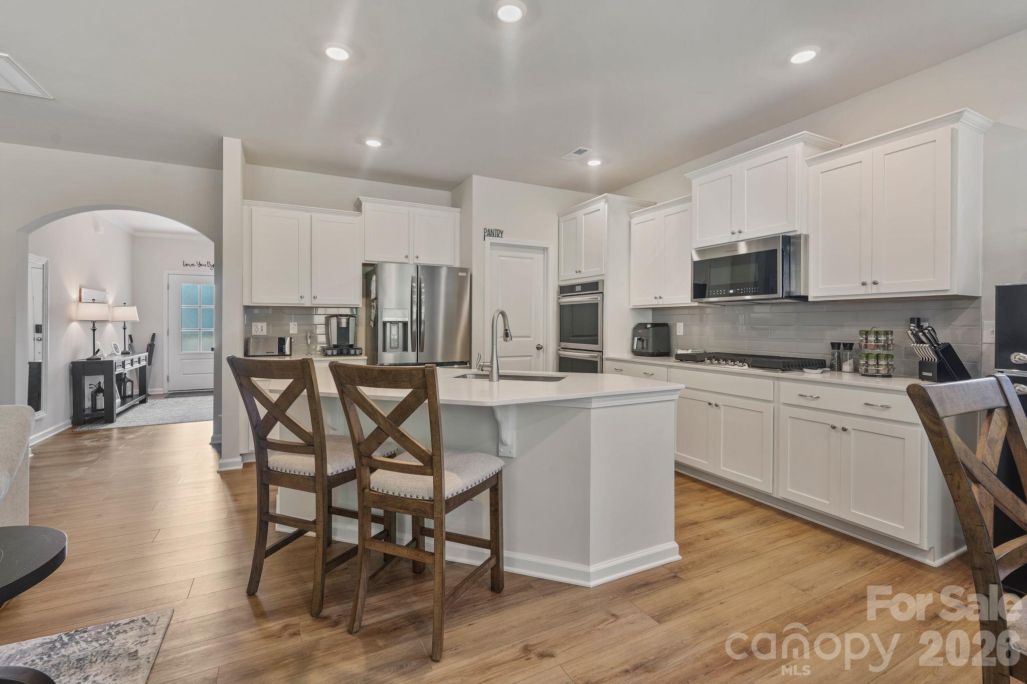 107 Hollywood Court Property Photo 4