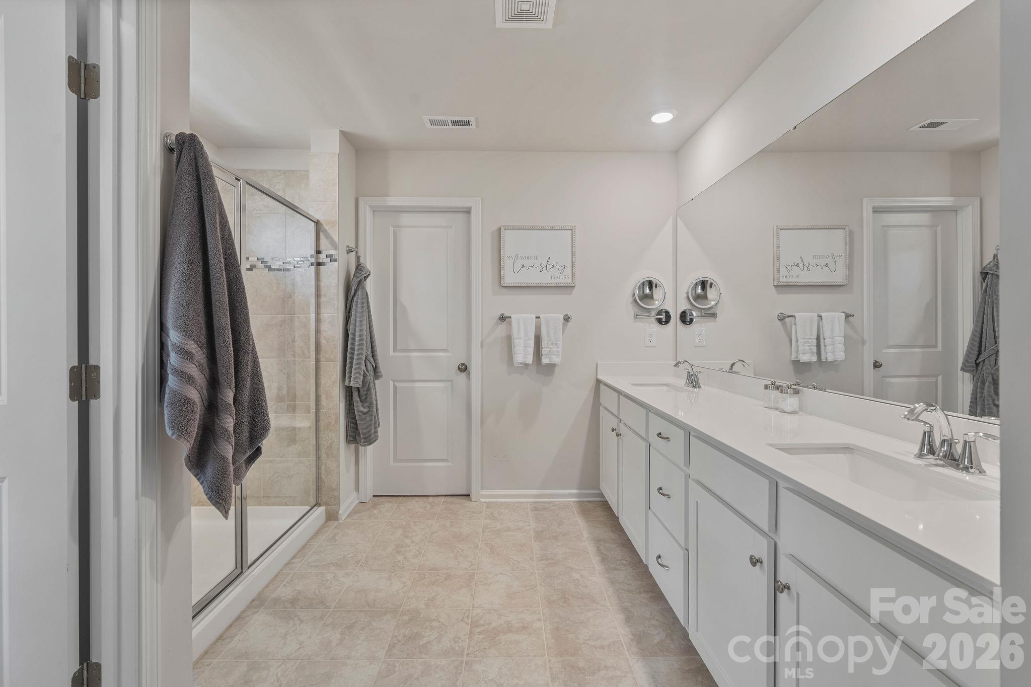 107 Hollywood Court Property Photo 8