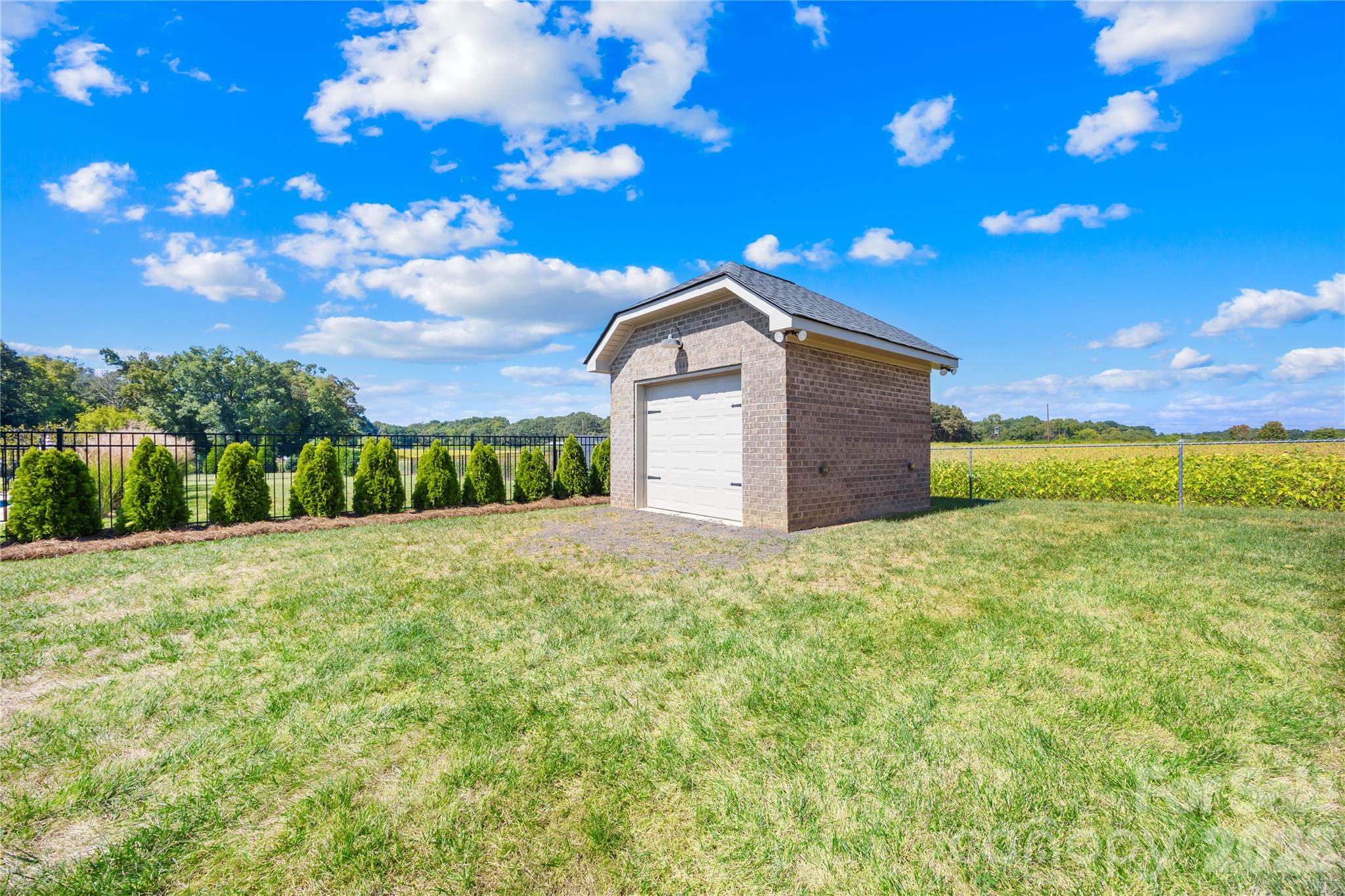 2107 Parrothead Drive Property Photo 33